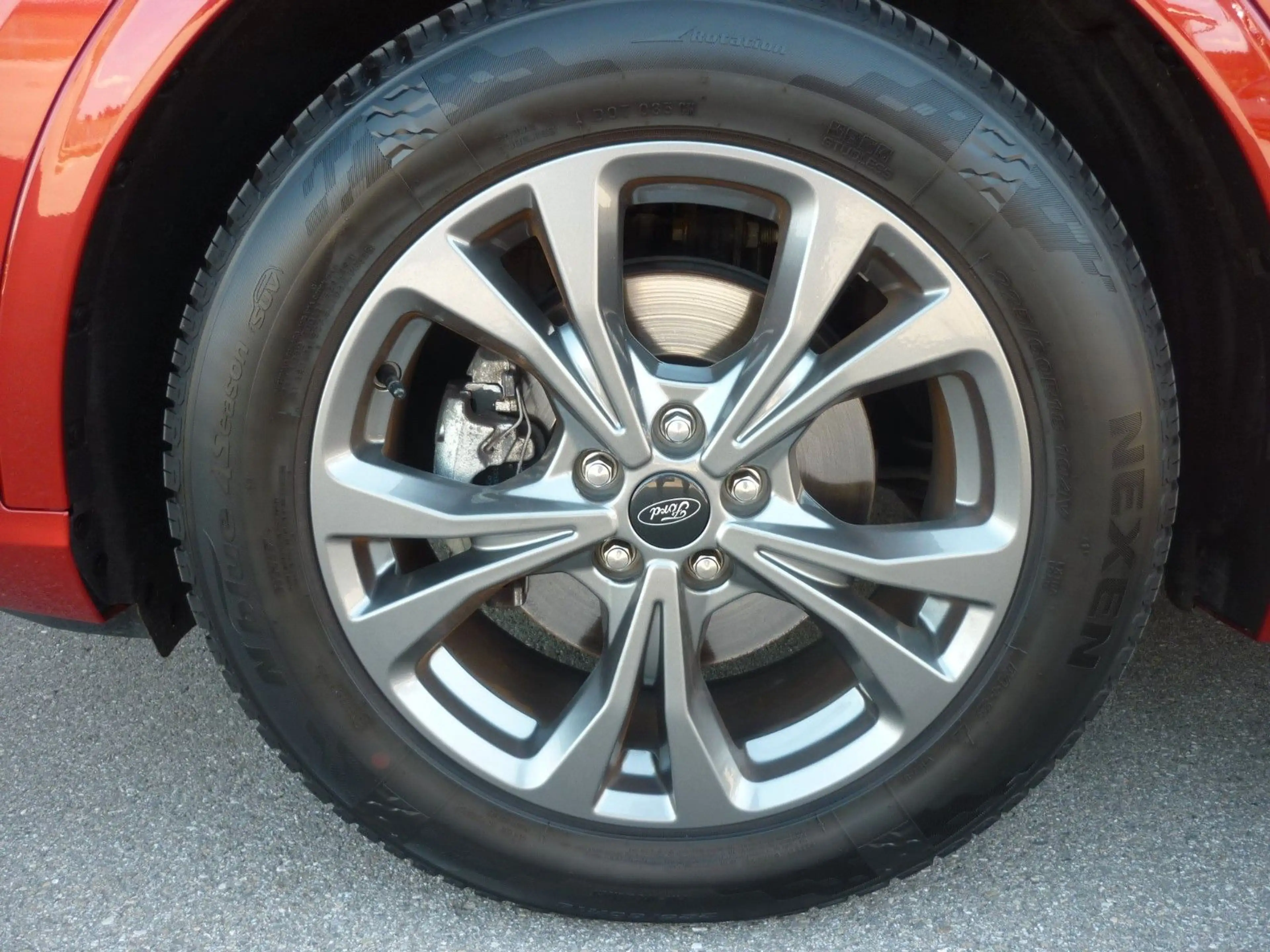 Ford Kuga ST-Line — photo 8