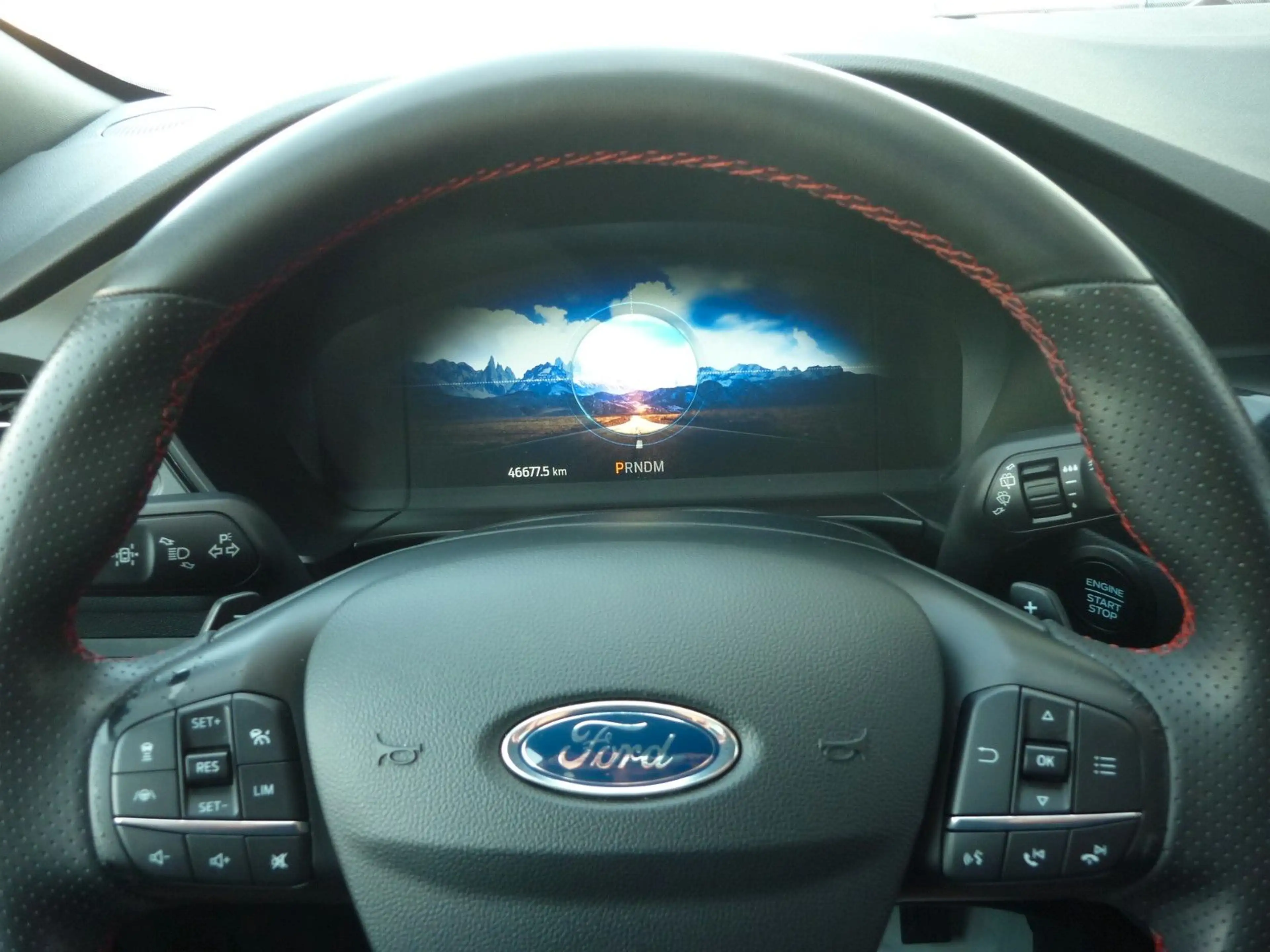 Ford Kuga ST-Line — photo 13