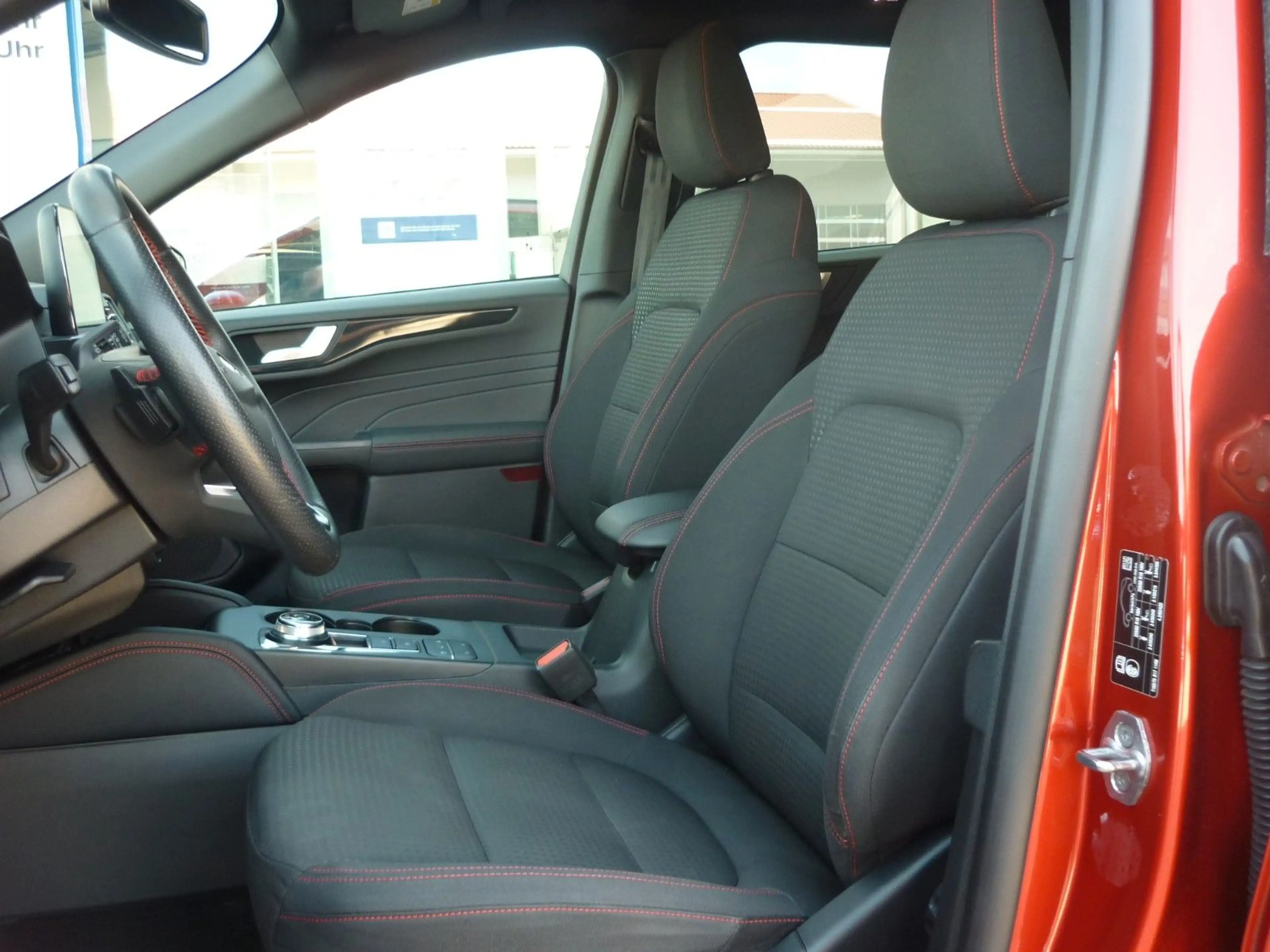 Ford Kuga ST-Line — photo 10