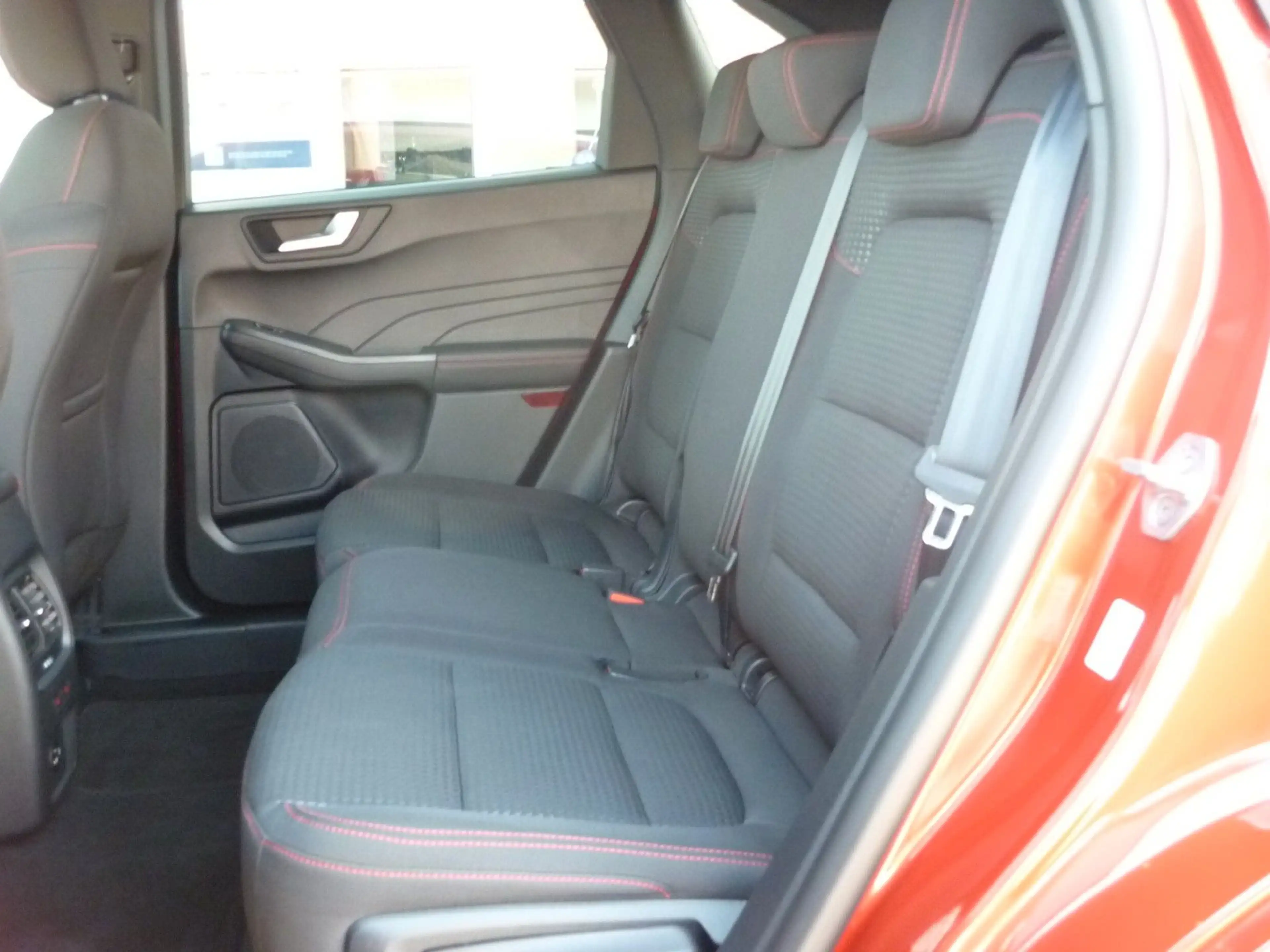 Ford Kuga ST-Line — photo 12