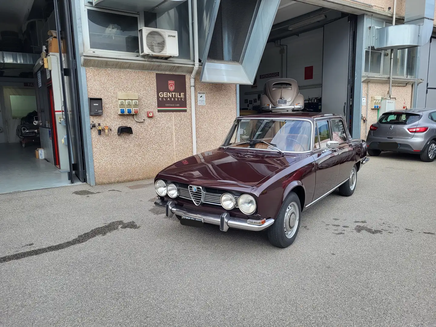 Alfa Romeo 1750 BERLINA - 1