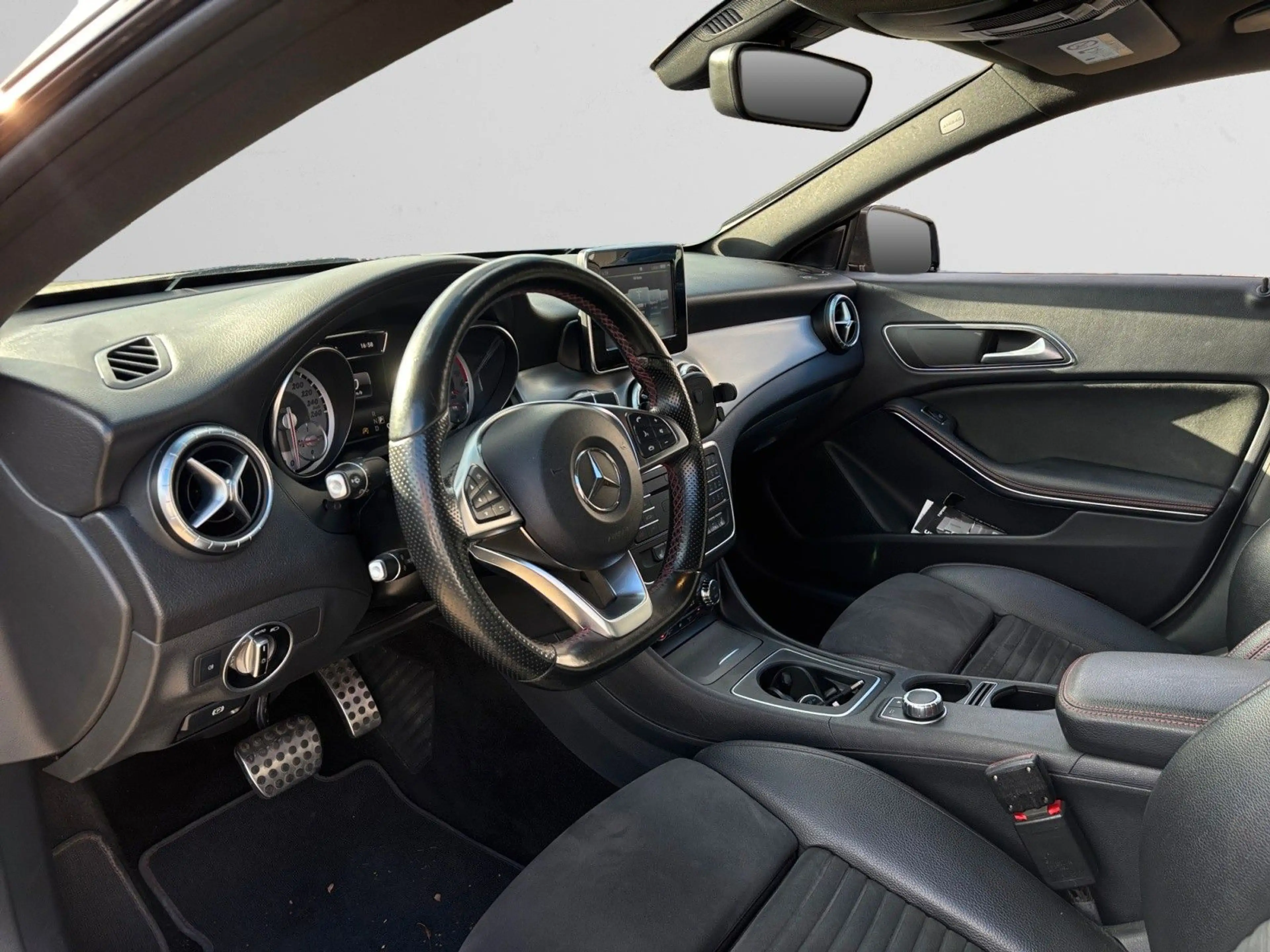 Mercedes-Benz CLA 220 CDI |AMG LINE|LEDER|NAVI|PDC|18´´ — photo 9