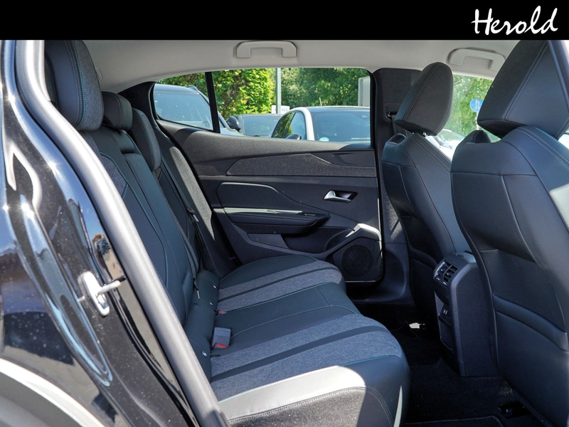 Peugeot 408 PureTech 130 Allure*Sitzheizung,1.Hand* — photo 5