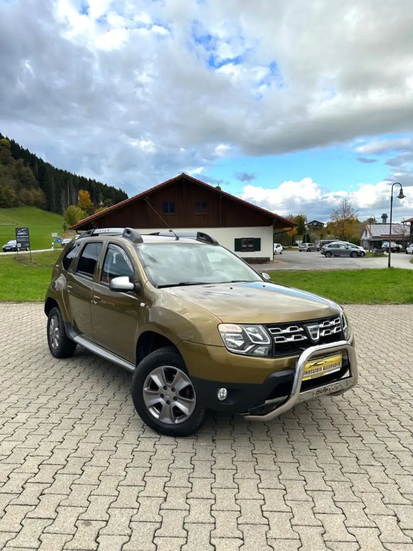 Dacia Duster DUSTER 4x4+erst 39.5000 km+SHZ+KAMERA+NAVI+LEDER Grün - 1