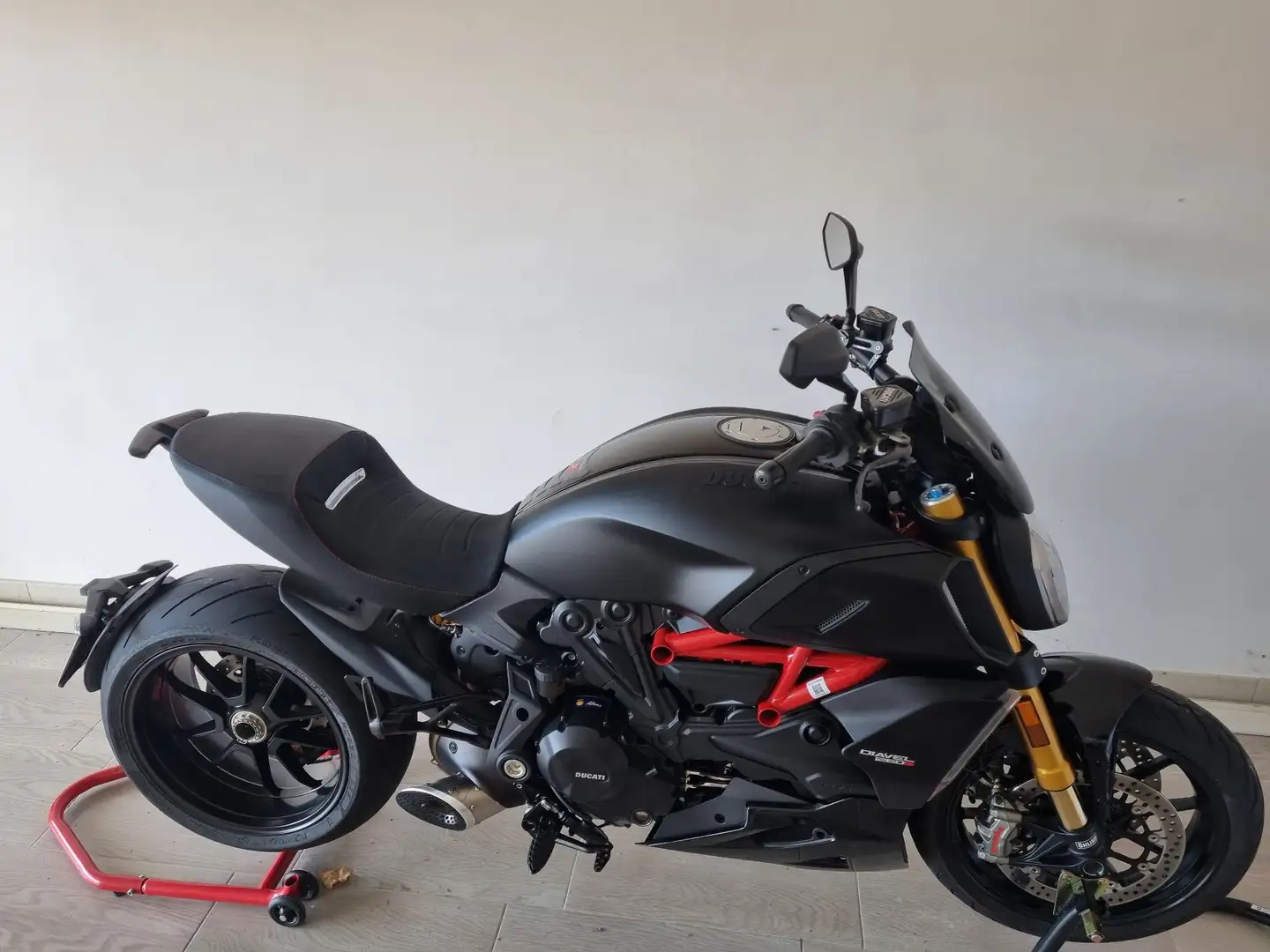 Ducati Diavel Negru - 1
