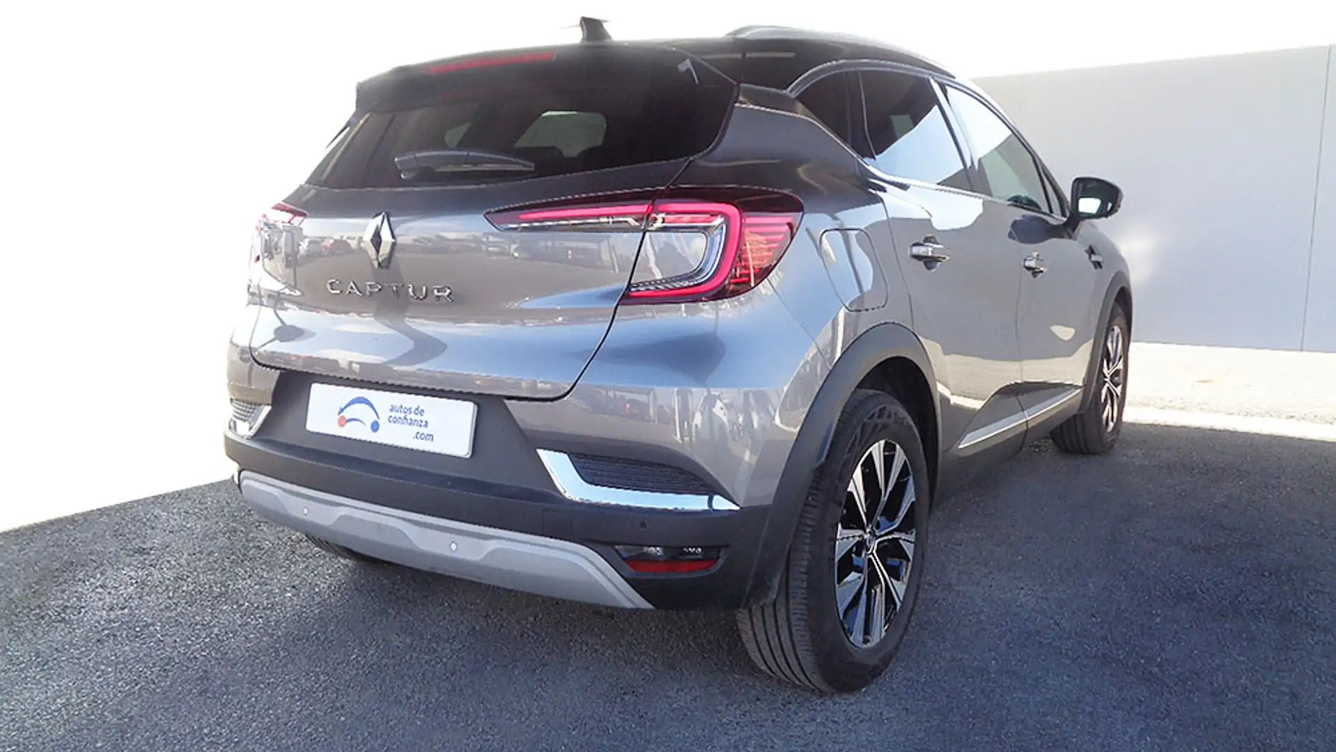 Renault Captur TECHNO TCE MILD HYBRID EDC - 2