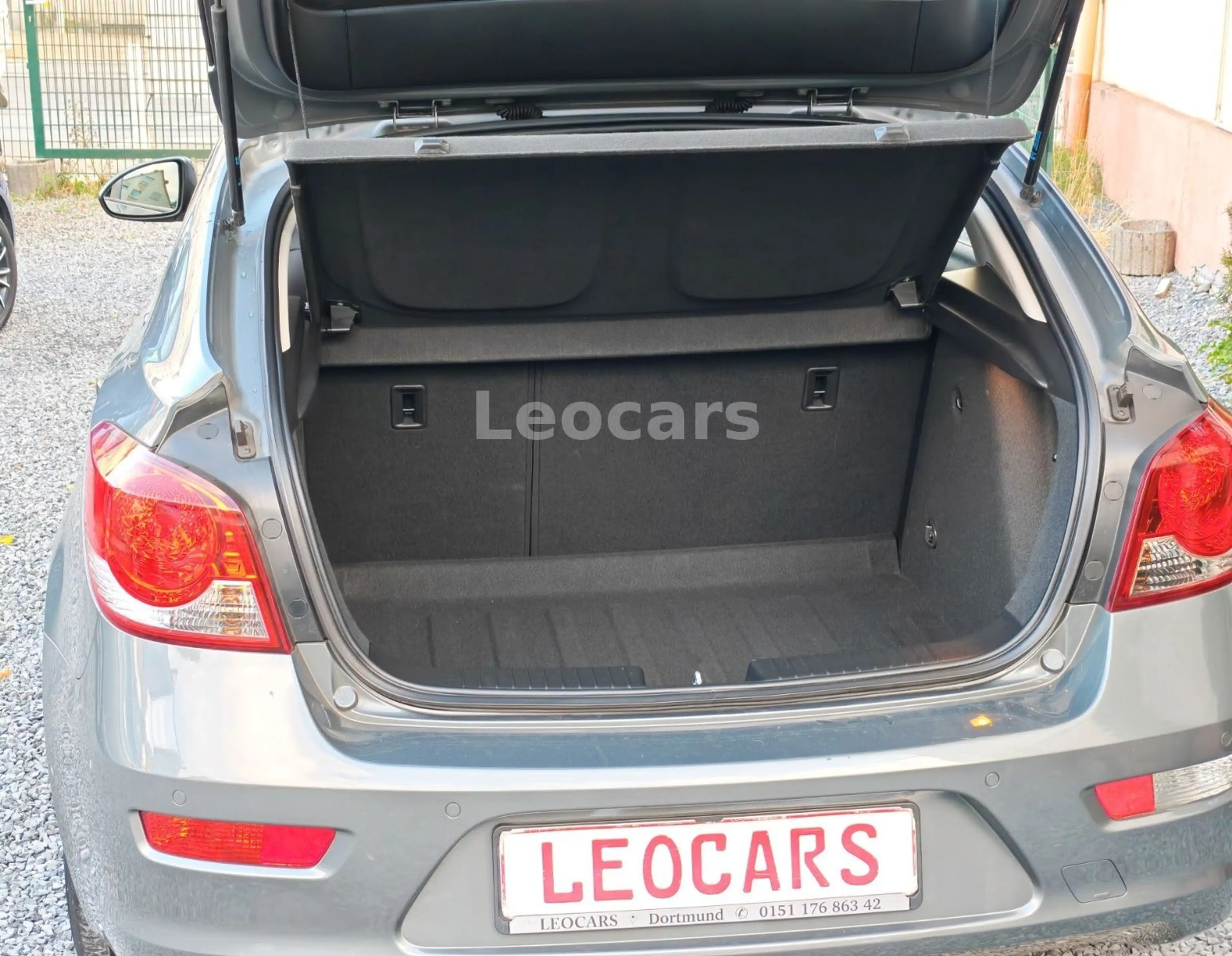 Chevrolet Cruze Hatchback 1.6L — photo 11