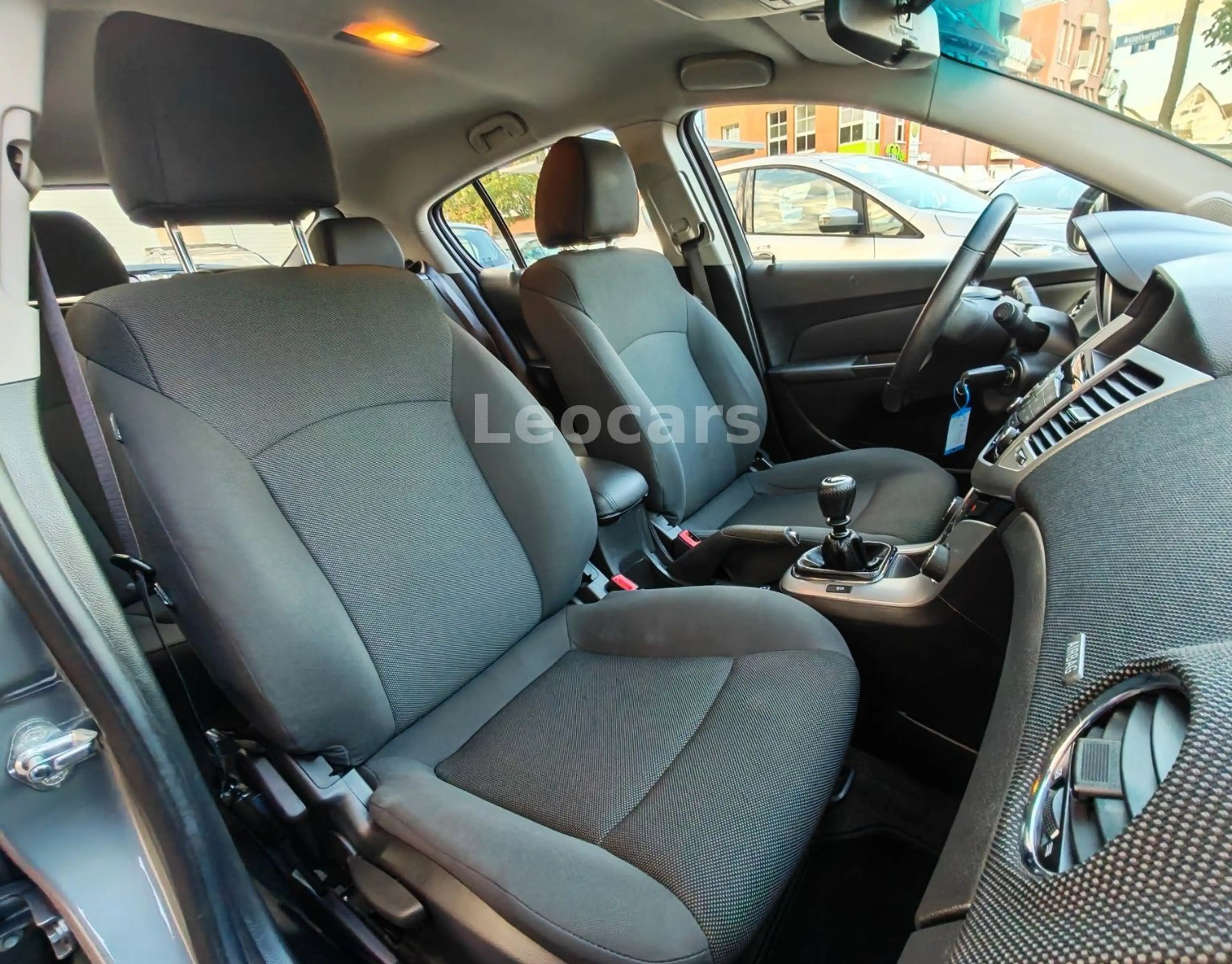 Chevrolet Cruze Hatchback 1.6L — photo 8