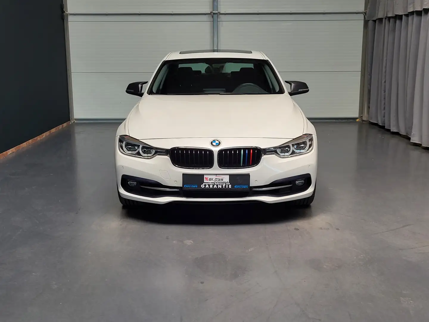 BMW 340 i Sport Line *Nav| Glasdach| LED| Keyless* Bílá - 2