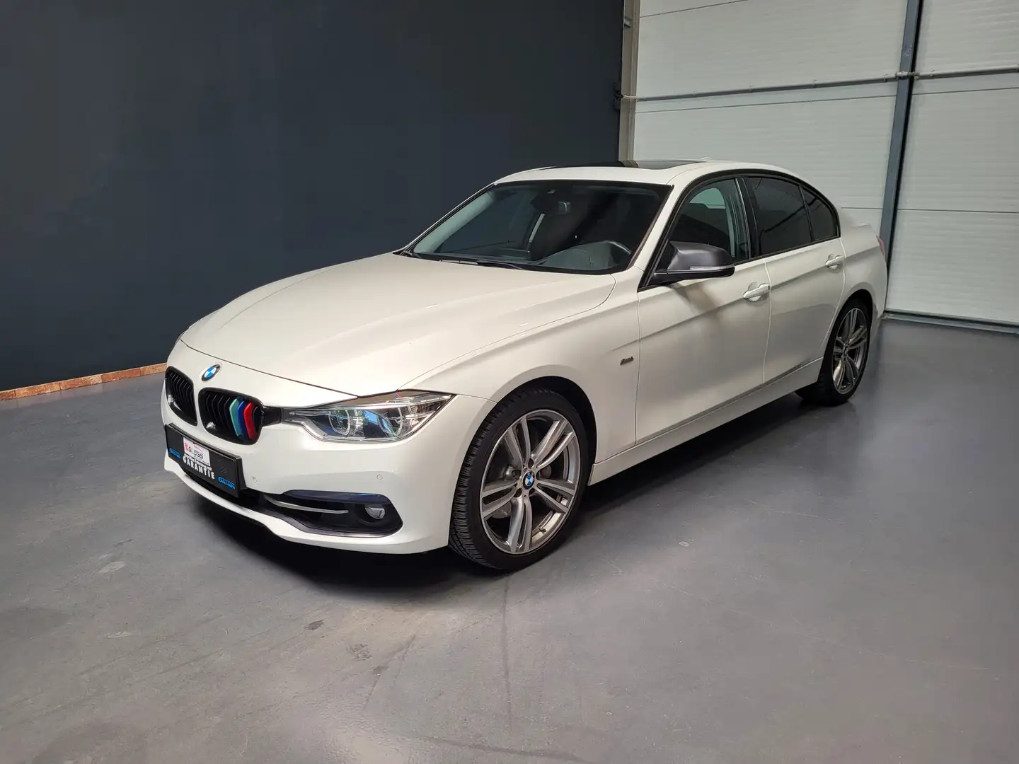 BMW 340 i Sport Line *Nav| Glasdach| LED| Keyless* Bílá - 1