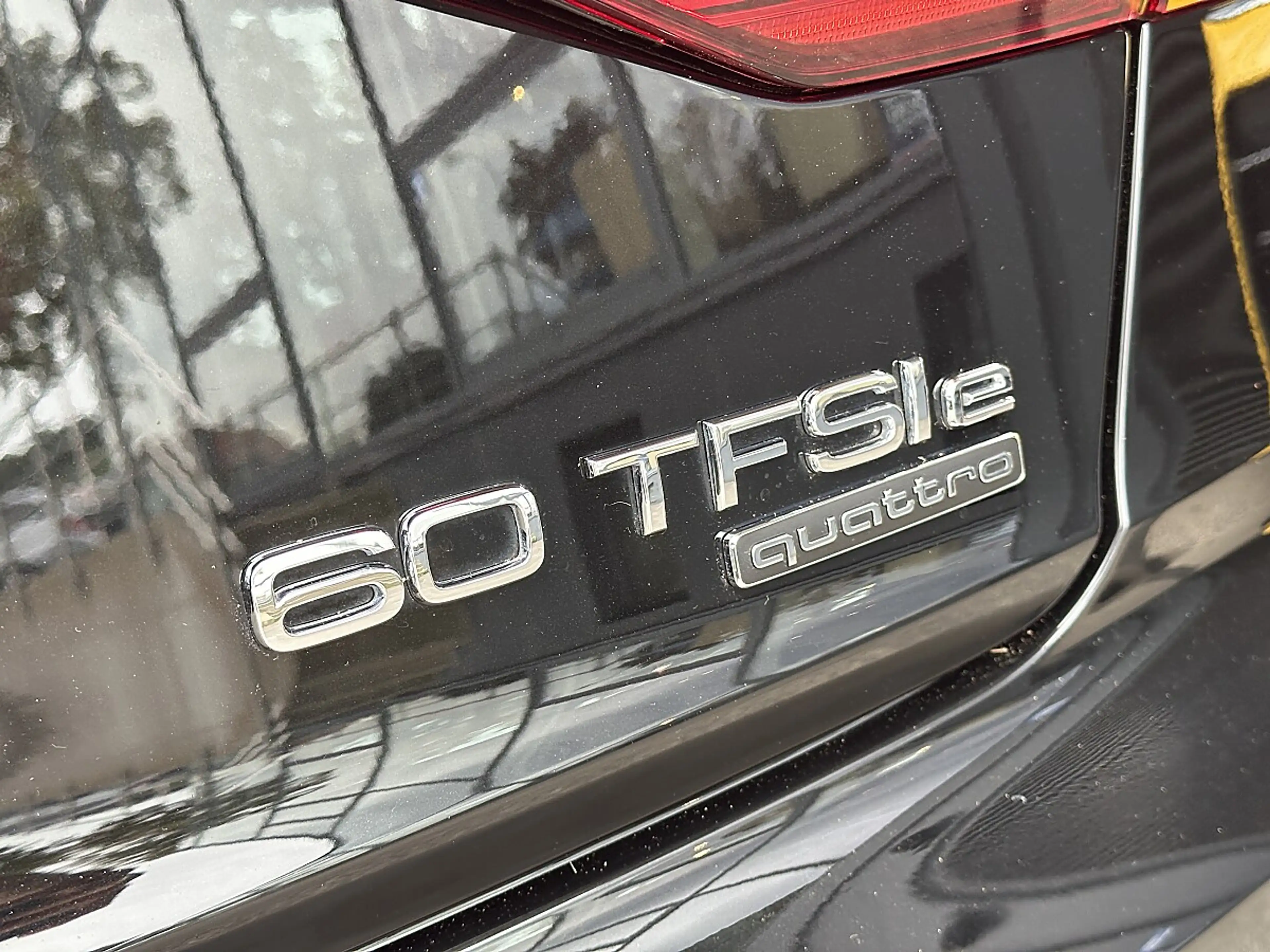 Audi A8 Lang 60 TFSI e PHEV quattro — photo 13