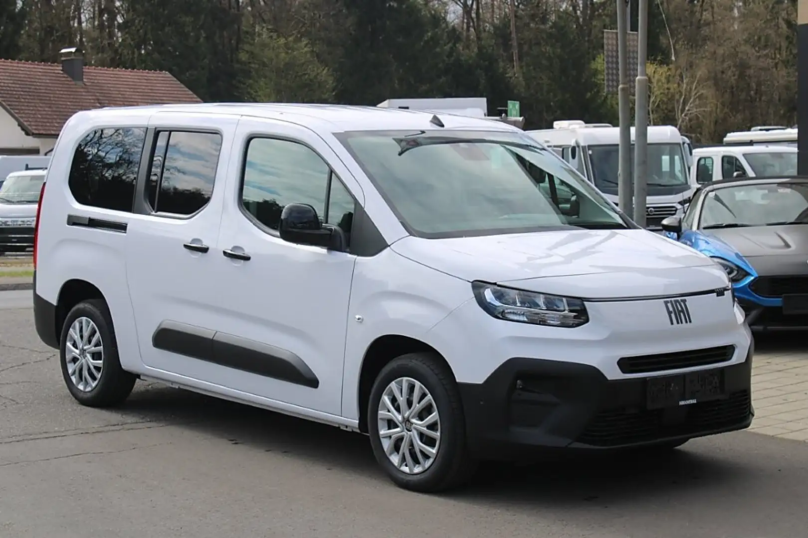 Fiat Doblo Kombi extra Lang 130AT 7Sitze EUR 25825,-- Vors... Weiß - 1
