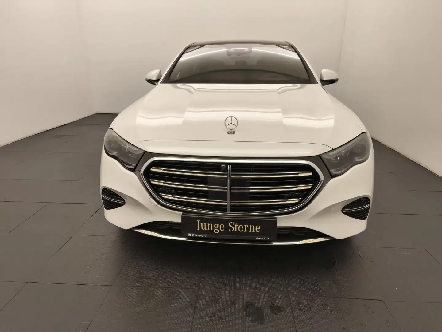 Mercedes-Benz E 220 E 220d Exclusive Premium+ Airmatic StHz AHK Dist Blanc - 2