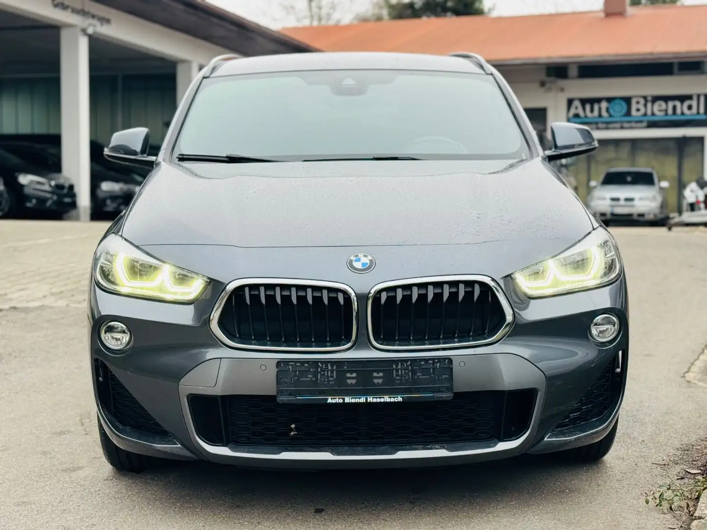 BMW X2 xDrive20i M Sport X AHK Grau - 2