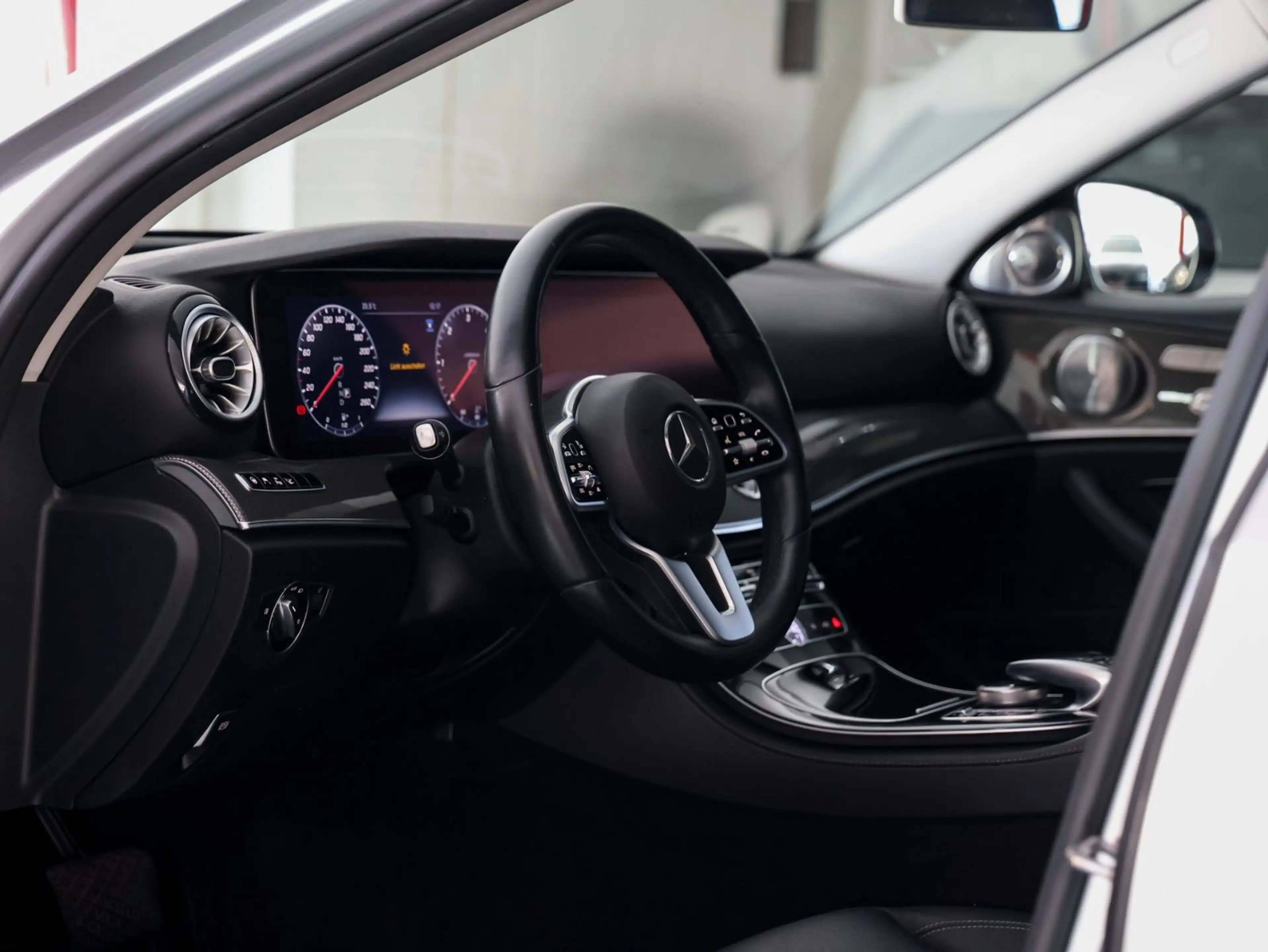 Mercedes-Benz E 220 d LIMO. *HUD-360°-BURMESTER-MEMORY-AMBIENTE — photo 9
