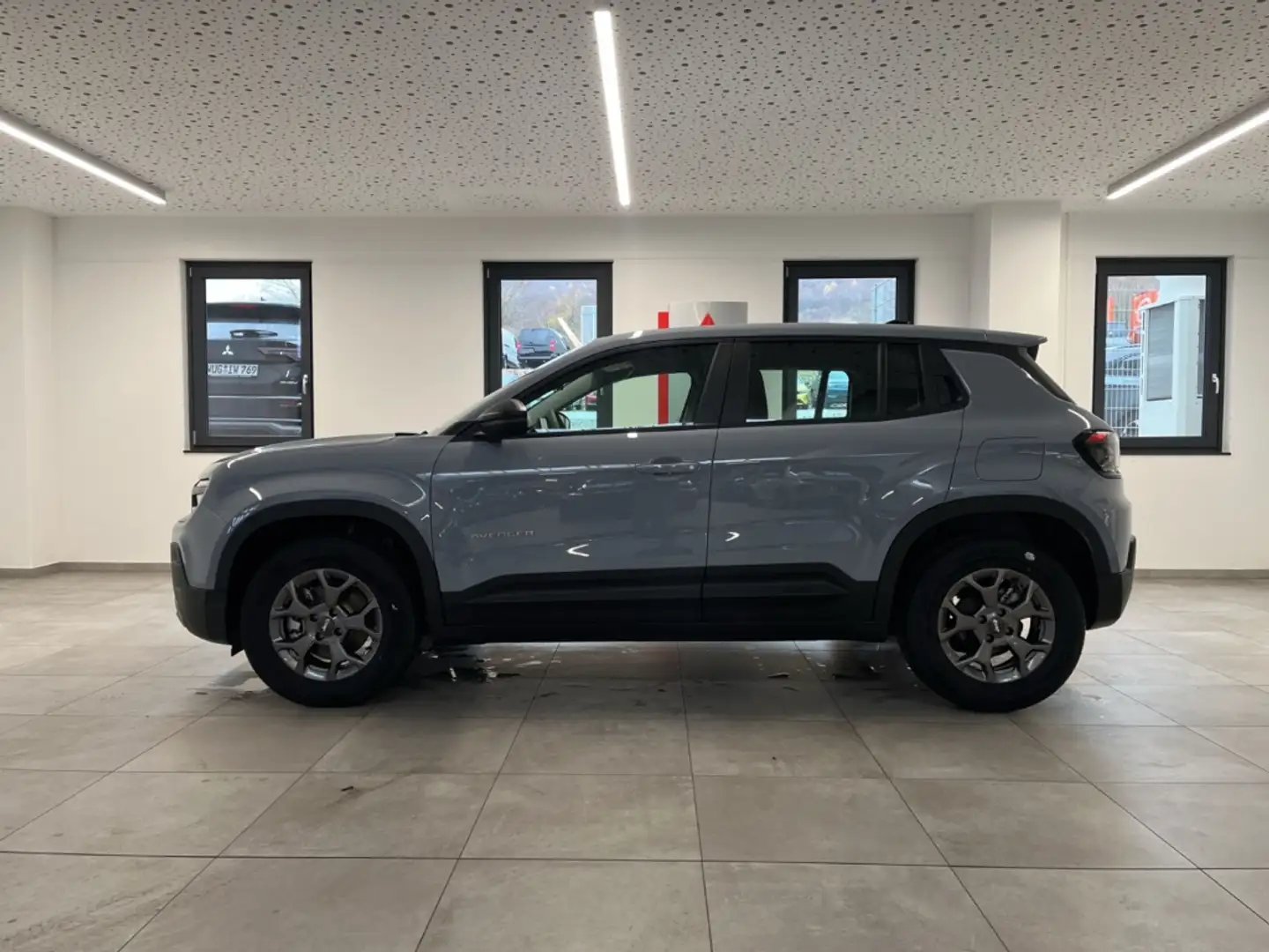 Jeep Avenger 1.2 e-Hybrid DCT6 Longitude LED SHZ Tempomat Gris - 2