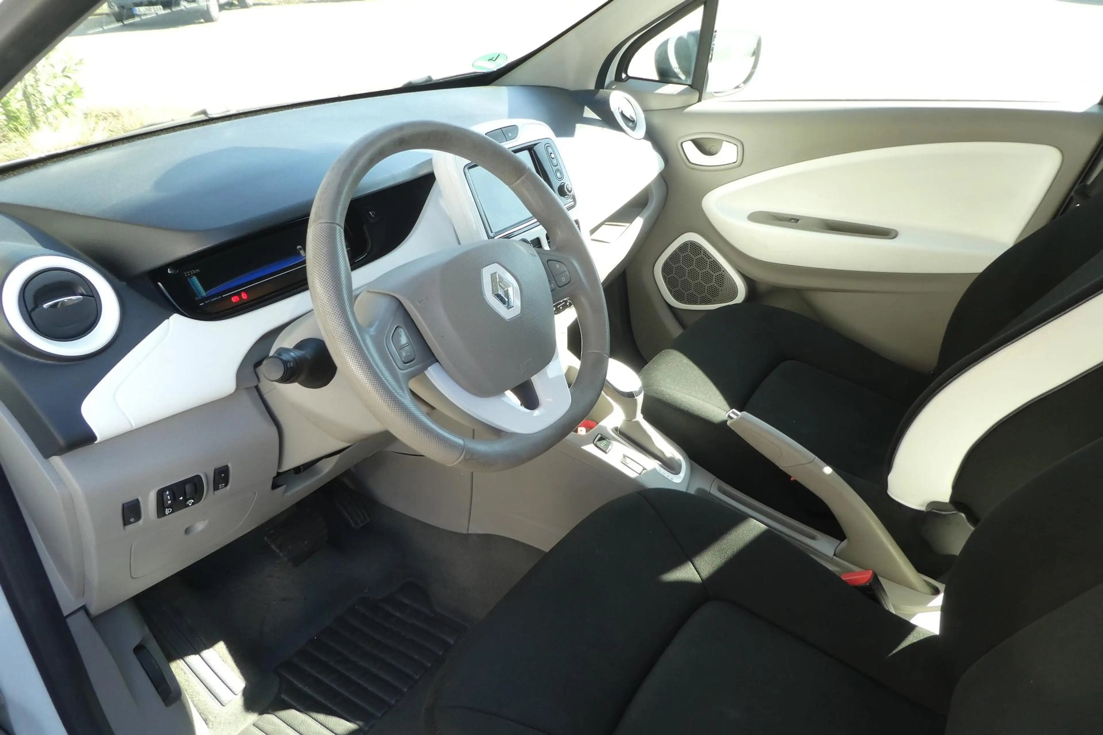 Renault ZOE Life Z.E. 40 43 kW (58 PS), Automatik — photo 6