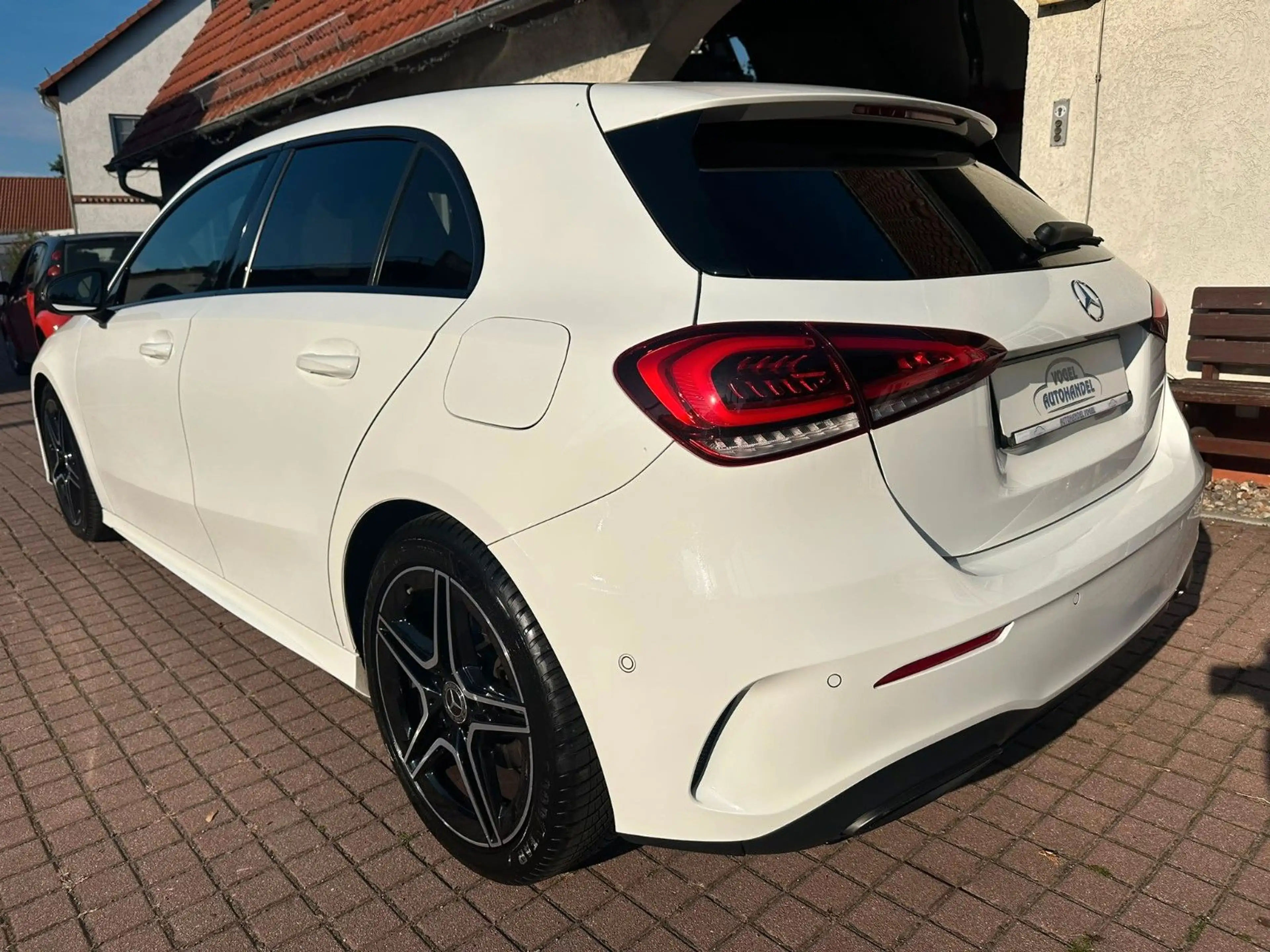 Mercedes-Benz A 250 AMG LINE*LED*VR*ALCAN*SITZHZ*MULTI-BEAM* — photo 3
