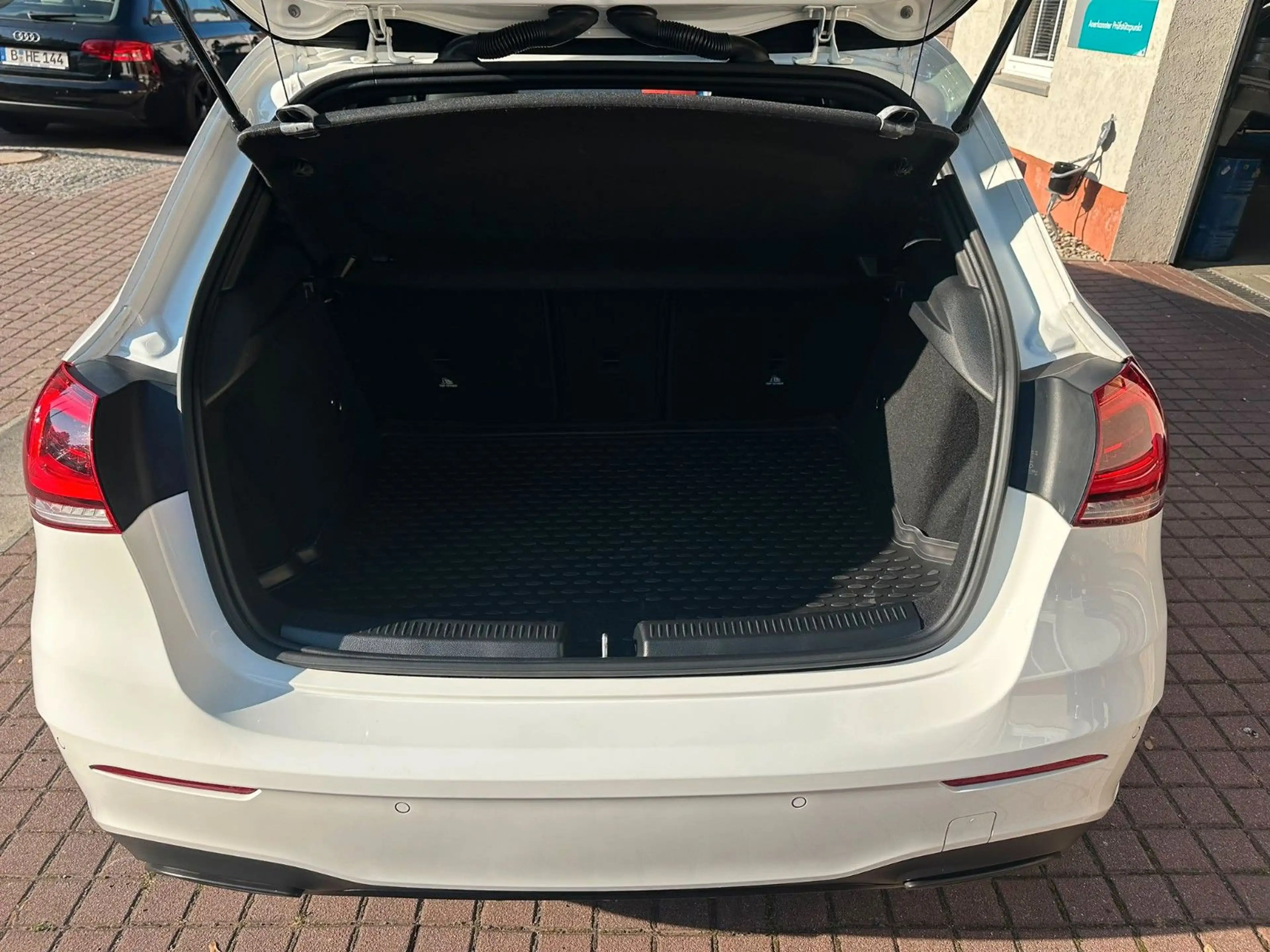 Mercedes-Benz A 250 AMG LINE*LED*VR*ALCAN*SITZHZ*MULTI-BEAM* — photo 10