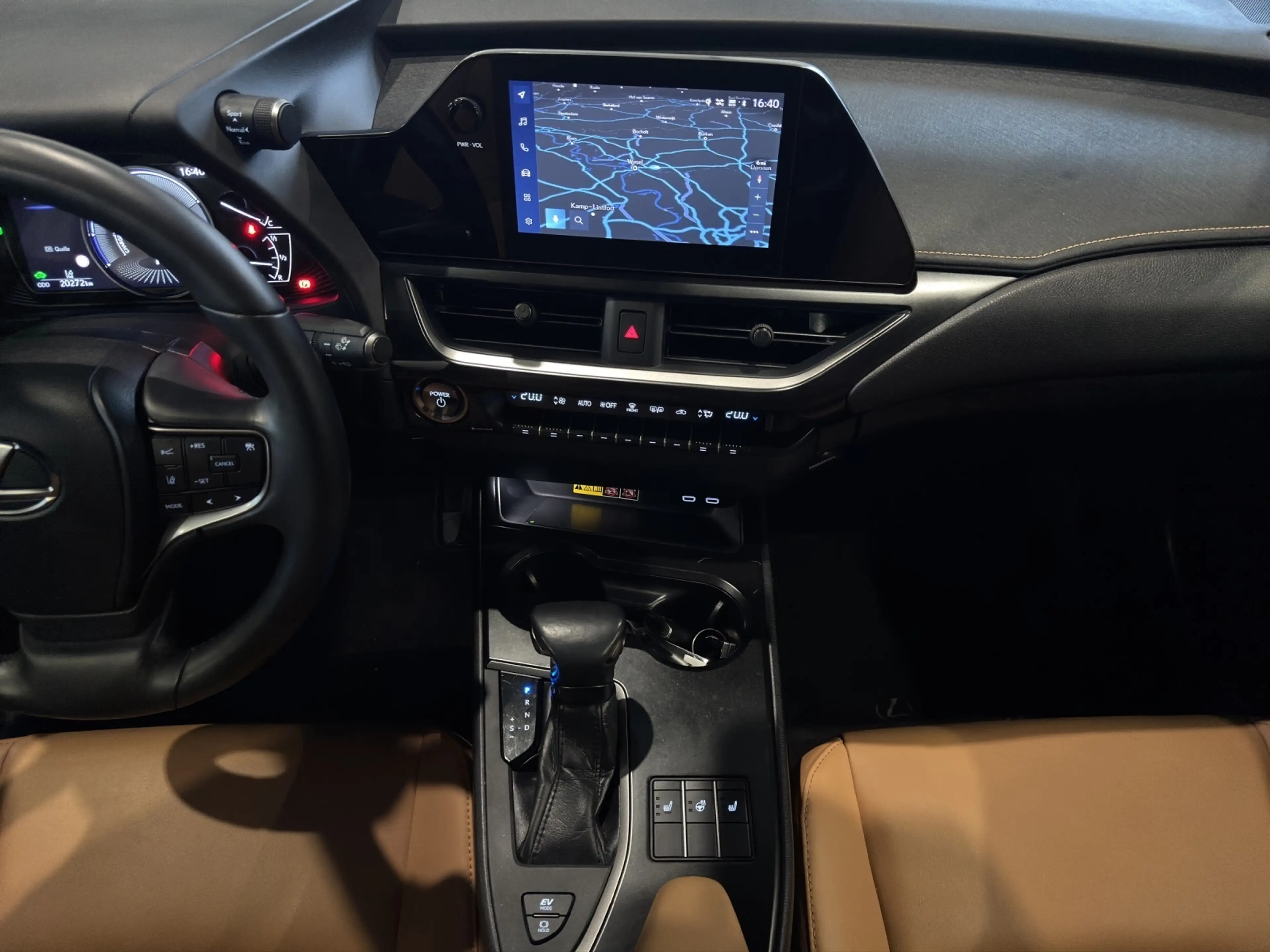 Lexus UX 250h 250 h F-Sport Design Allwetter — photo 14