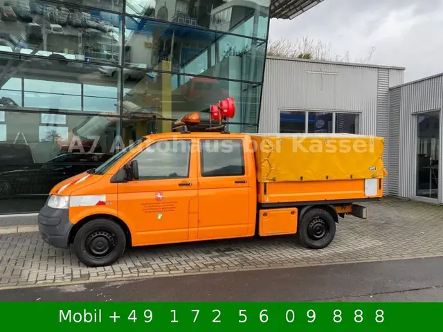 Volkswagen Transporter view 4