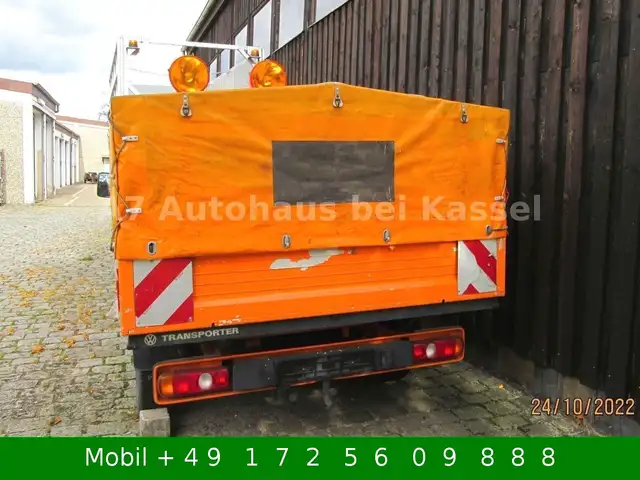 Volkswagen Transporter view 11