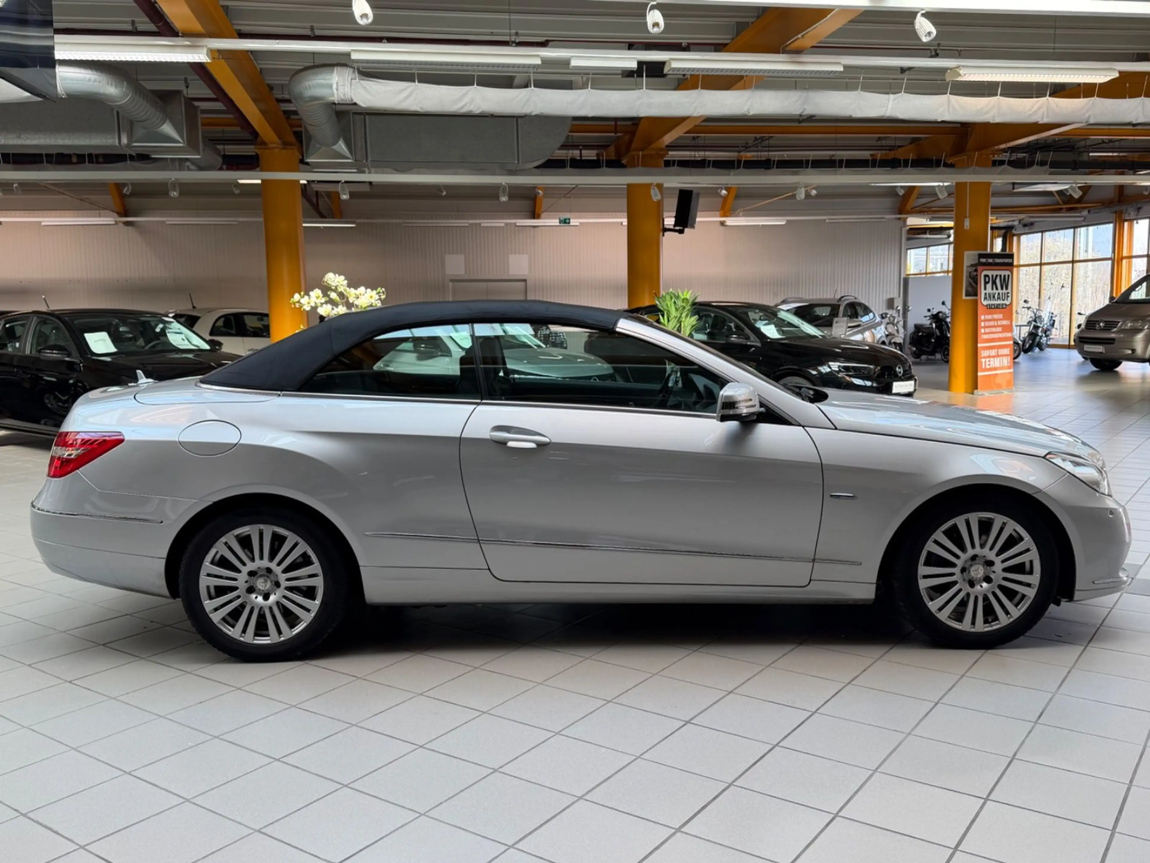 Mercedes-Benz E 250 CGI Cabrio|Navi|Airscarf|SHZ|PDC|Bi-Xenon — photo 13