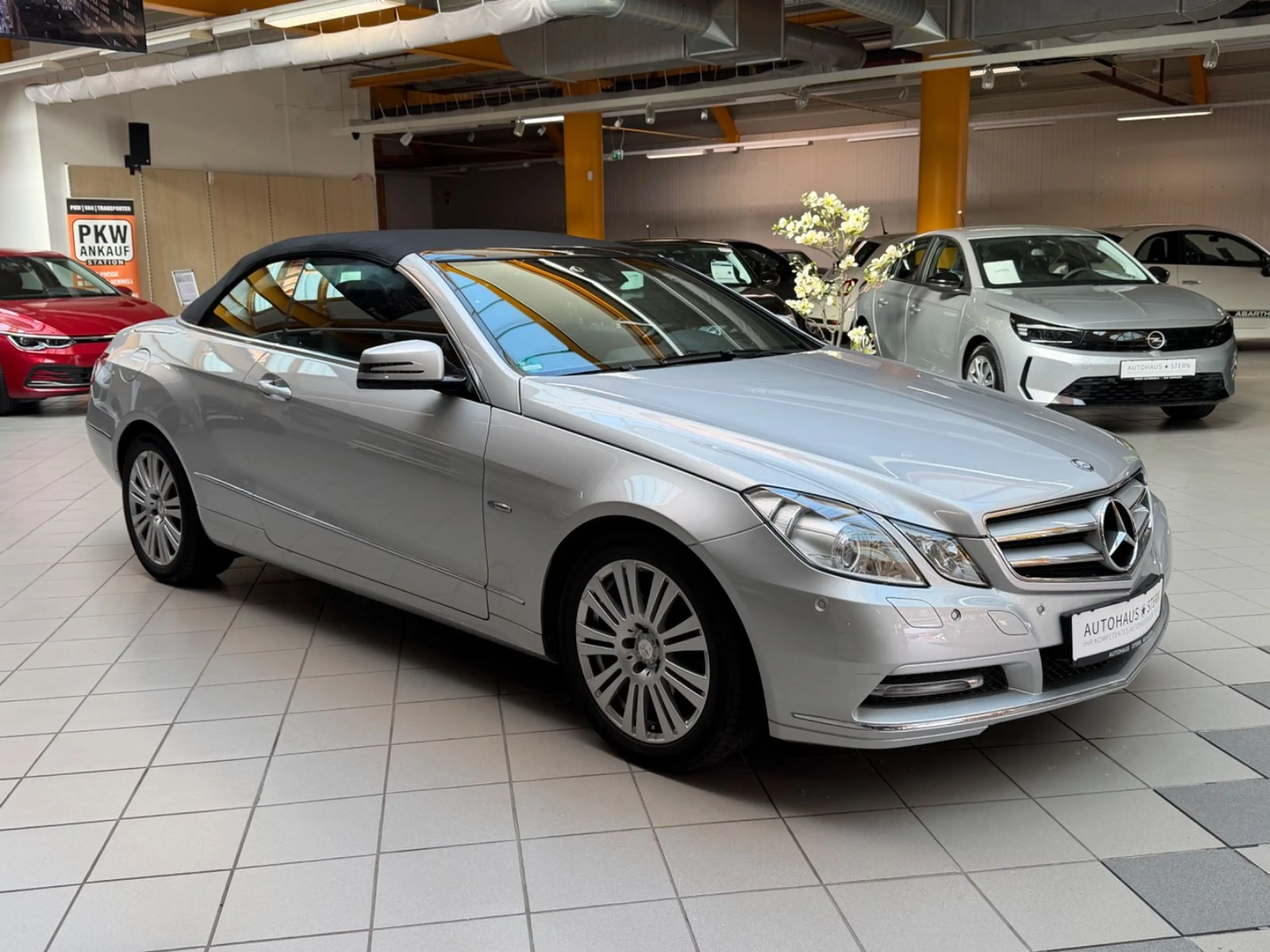 Mercedes-Benz E 250 CGI Cabrio|Navi|Airscarf|SHZ|PDC|Bi-Xenon — photo 15