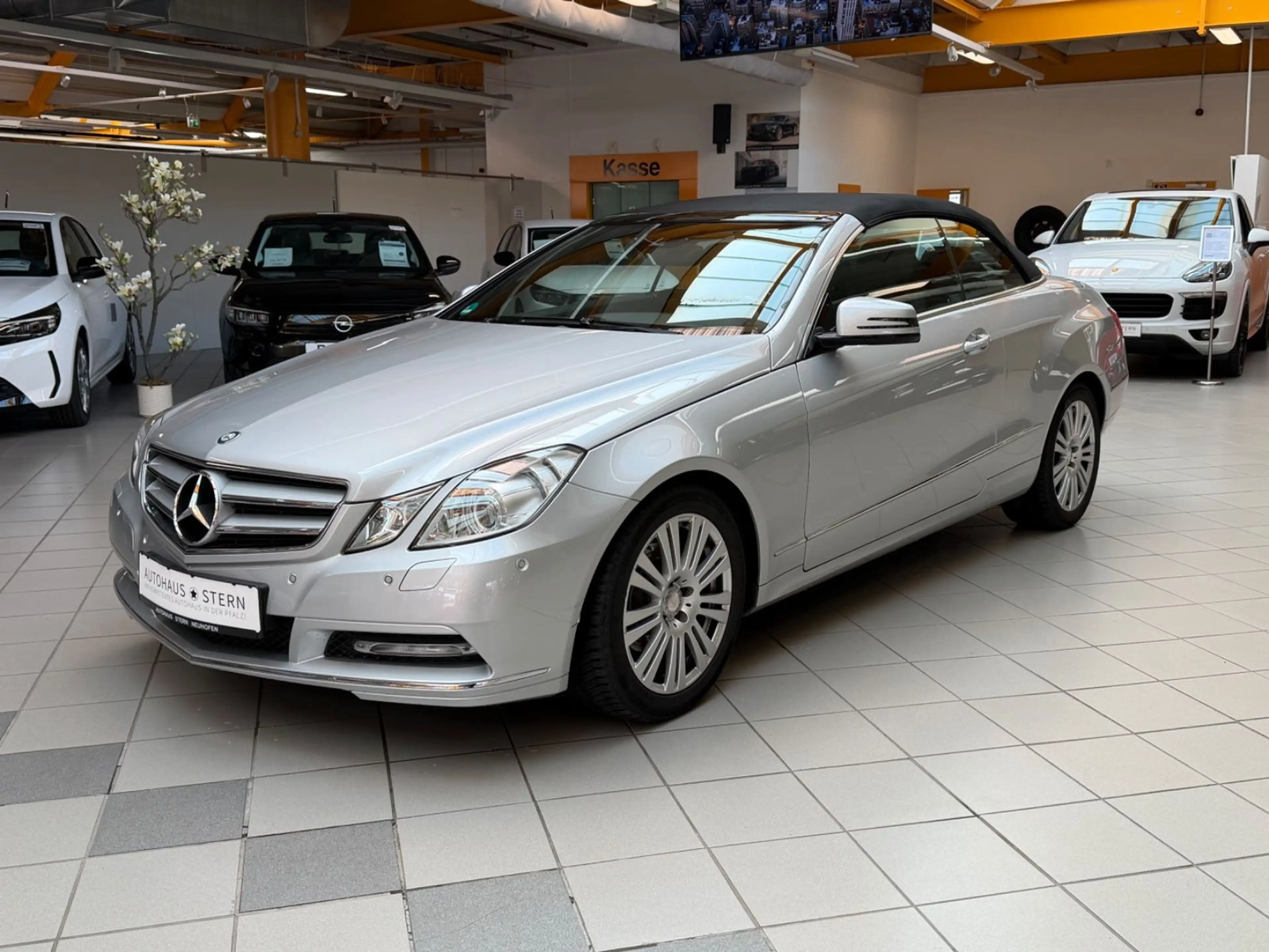 Mercedes-Benz E 250 CGI Cabrio|Navi|Airscarf|SHZ|PDC|Bi-Xenon — photo 3