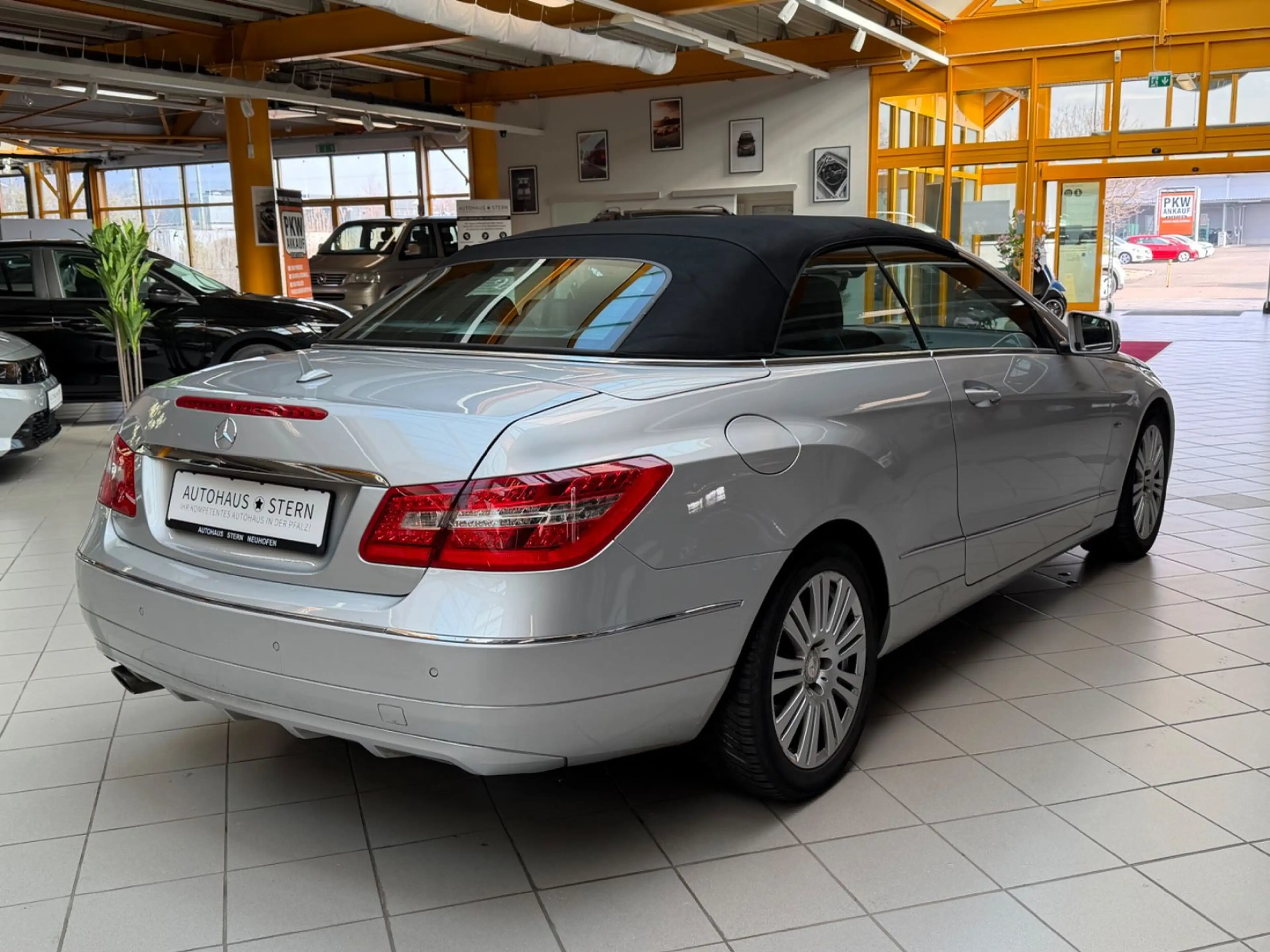 Mercedes-Benz E 250 CGI Cabrio|Navi|Airscarf|SHZ|PDC|Bi-Xenon — photo 11