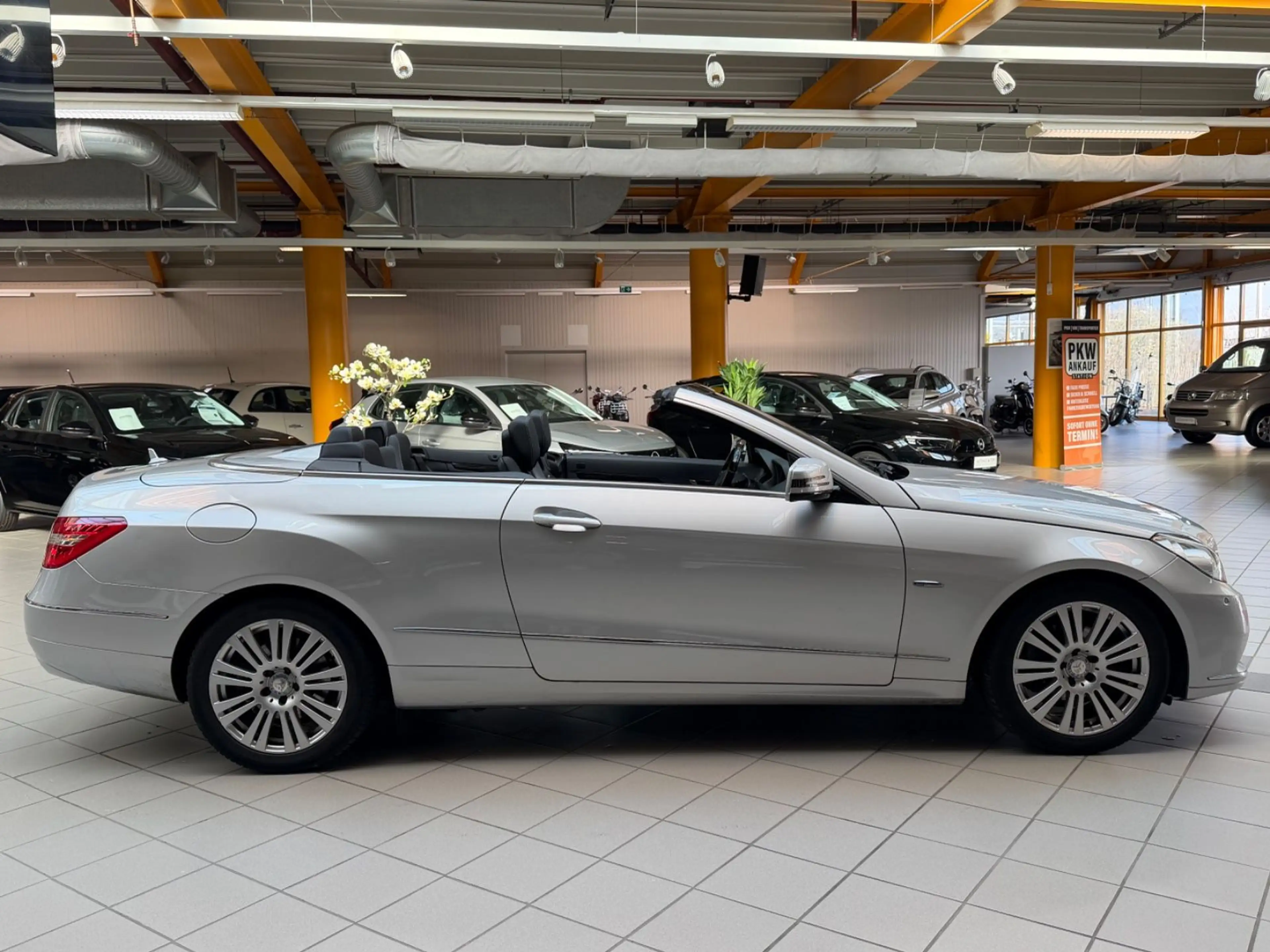 Mercedes-Benz E 250 CGI Cabrio|Navi|Airscarf|SHZ|PDC|Bi-Xenon — photo 12