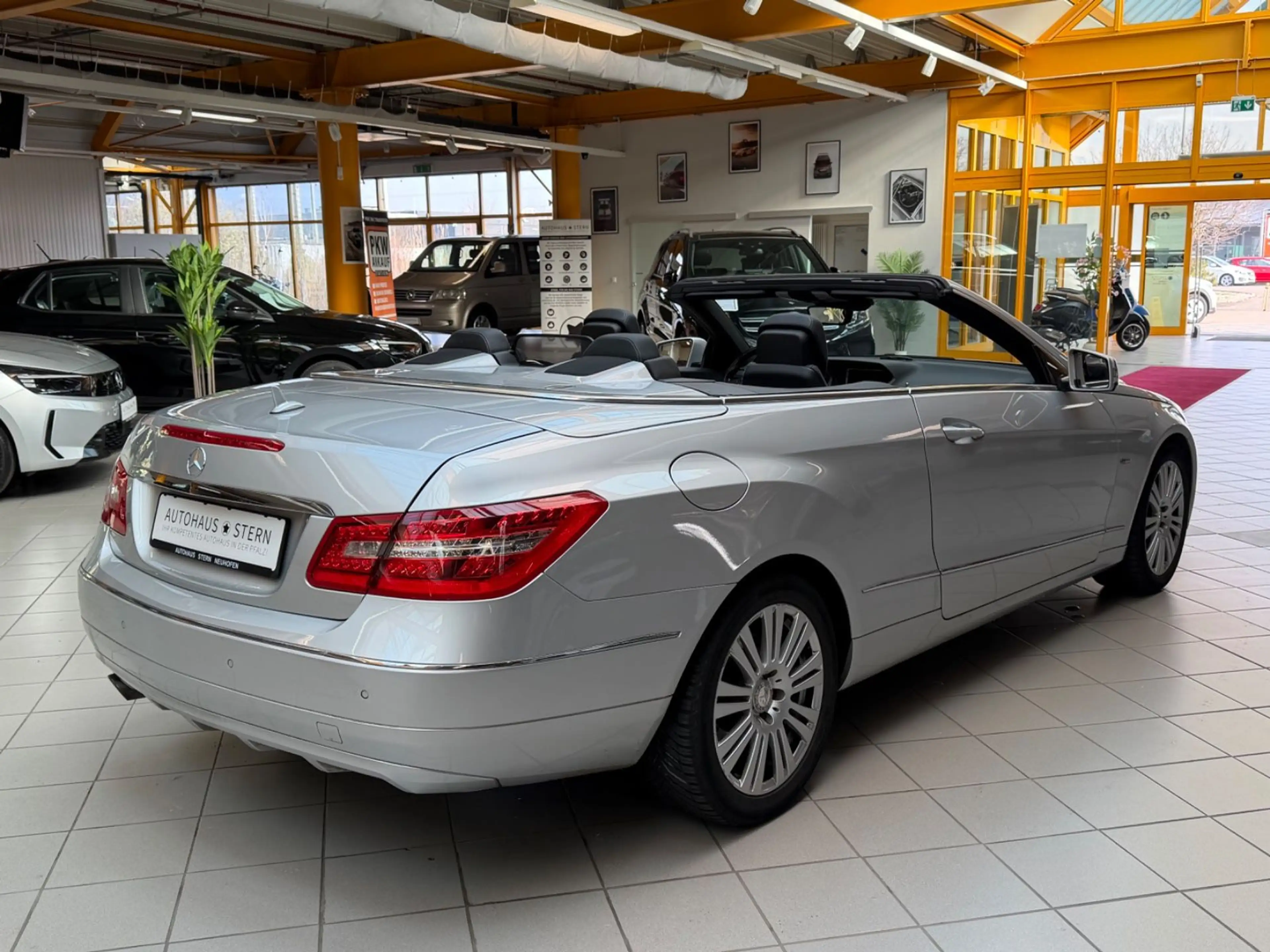 Mercedes-Benz E 250 CGI Cabrio|Navi|Airscarf|SHZ|PDC|Bi-Xenon — photo 10