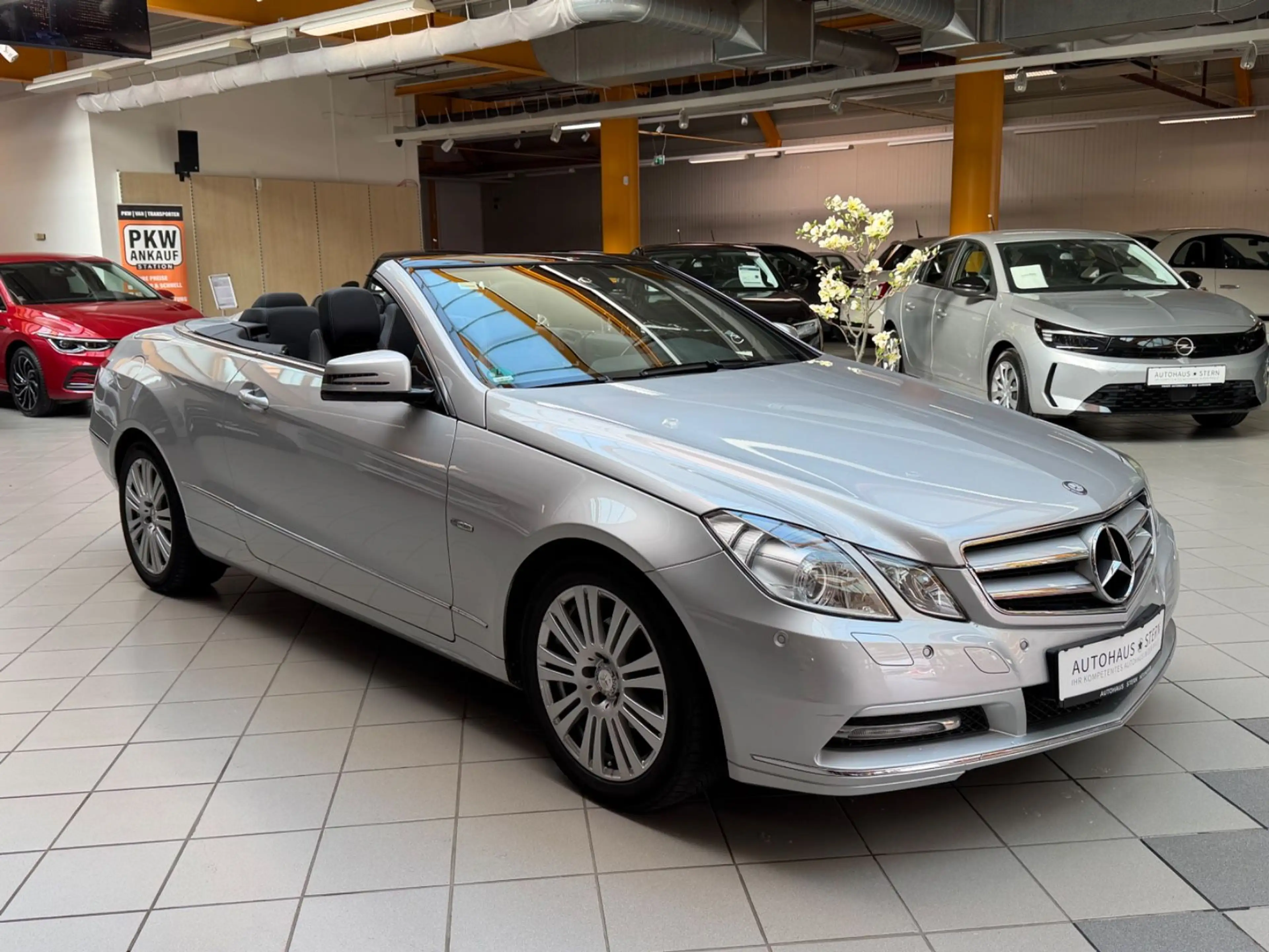 Mercedes-Benz E 250 CGI Cabrio|Navi|Airscarf|SHZ|PDC|Bi-Xenon — photo 14