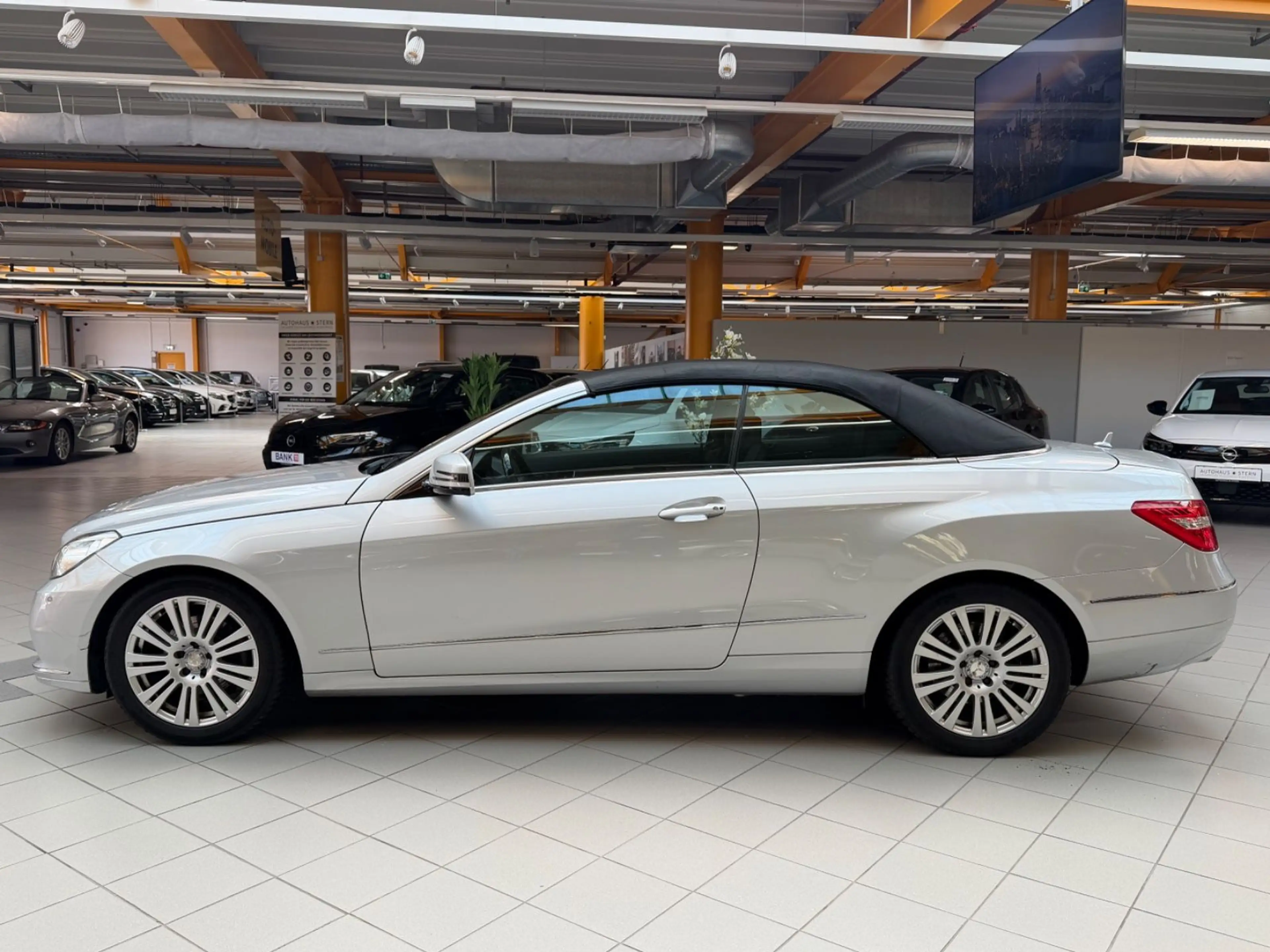 Mercedes-Benz E 250 CGI Cabrio|Navi|Airscarf|SHZ|PDC|Bi-Xenon — photo 5