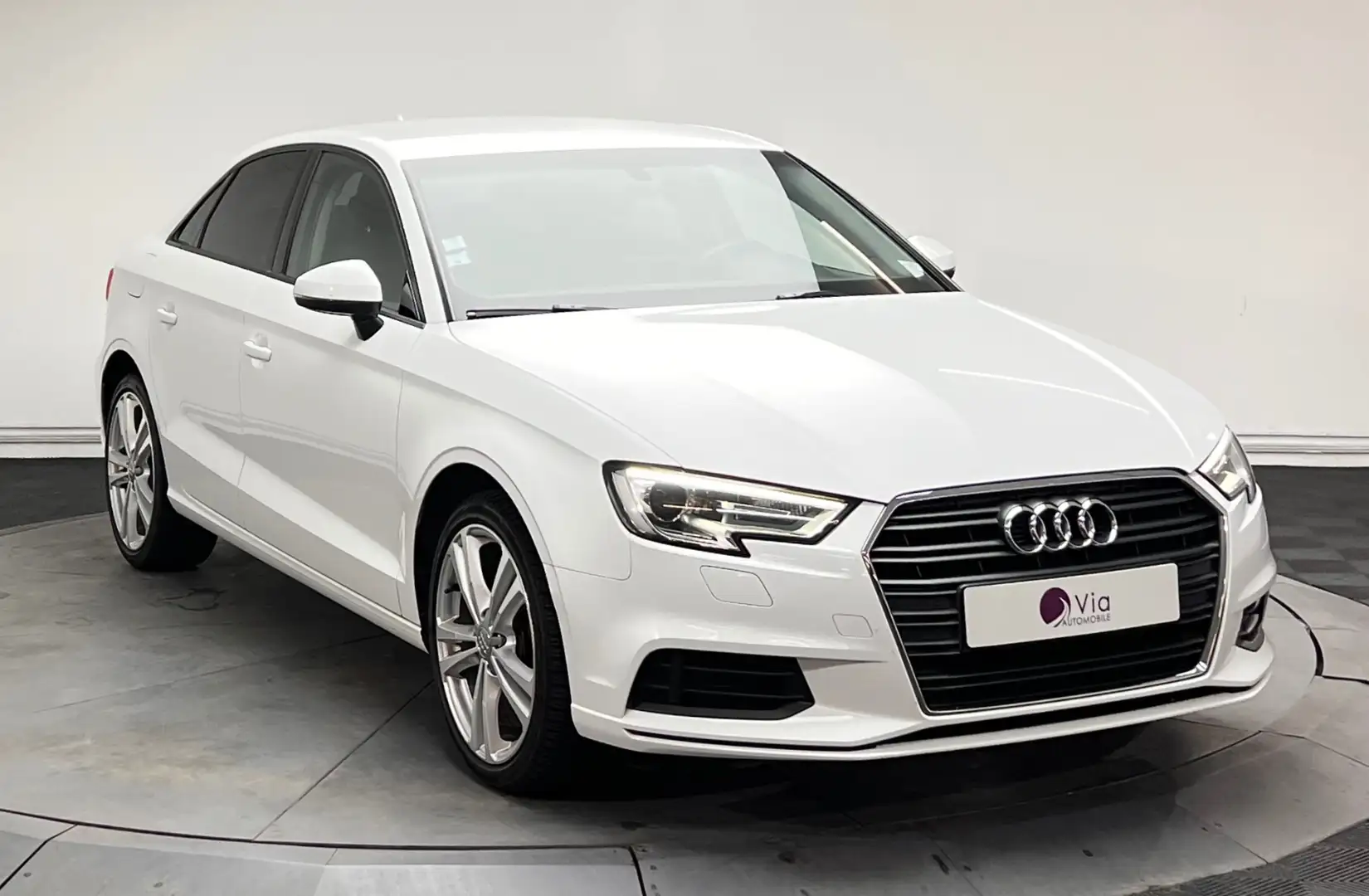 Audi A3 1.6 TDI 110 S tronic 7 Business line Weiß - 2