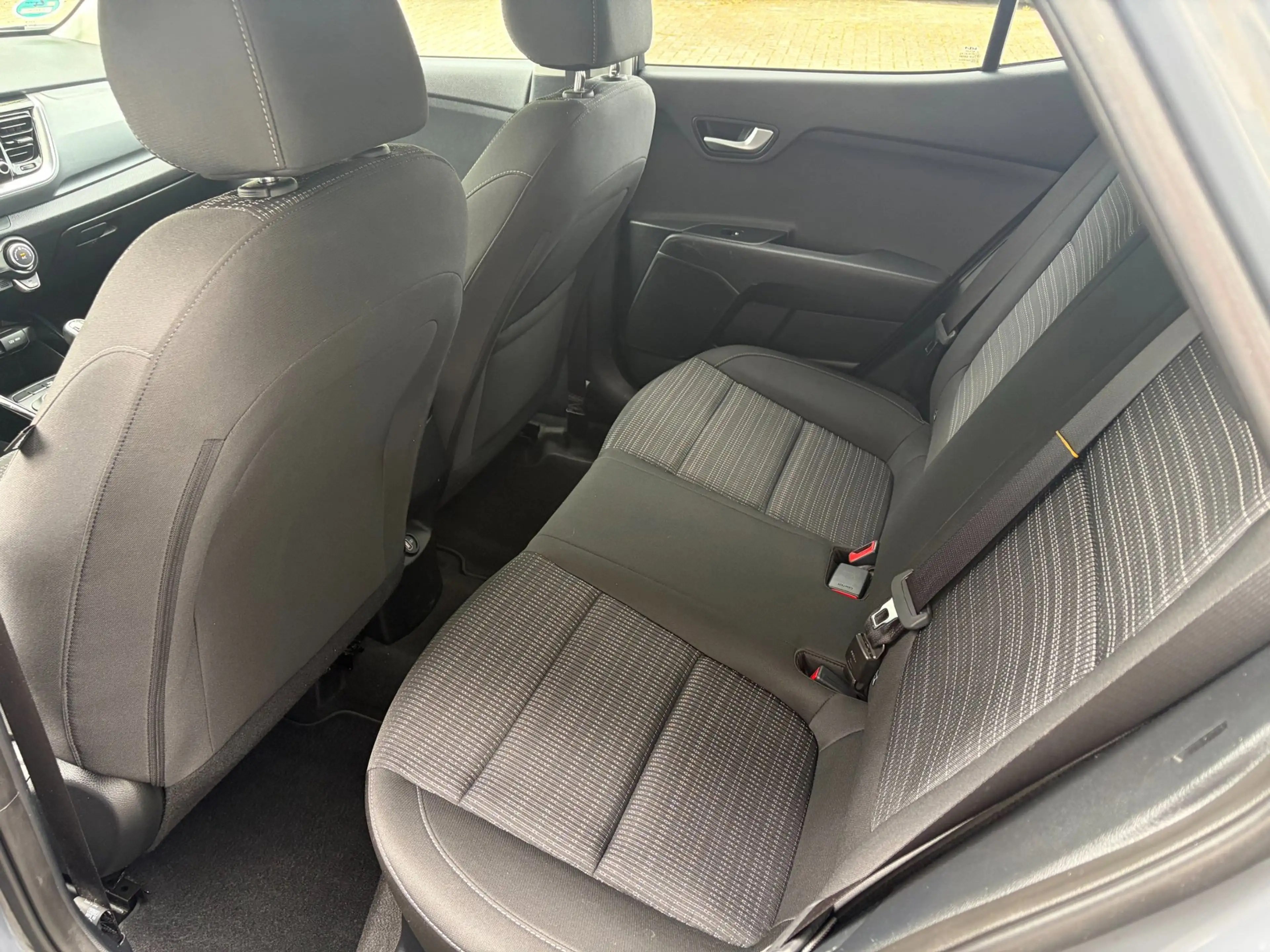 Kia Stonic 1.0 T-GDi MHEV DynamicPlusLine / Camera / Keyless — photo 6
