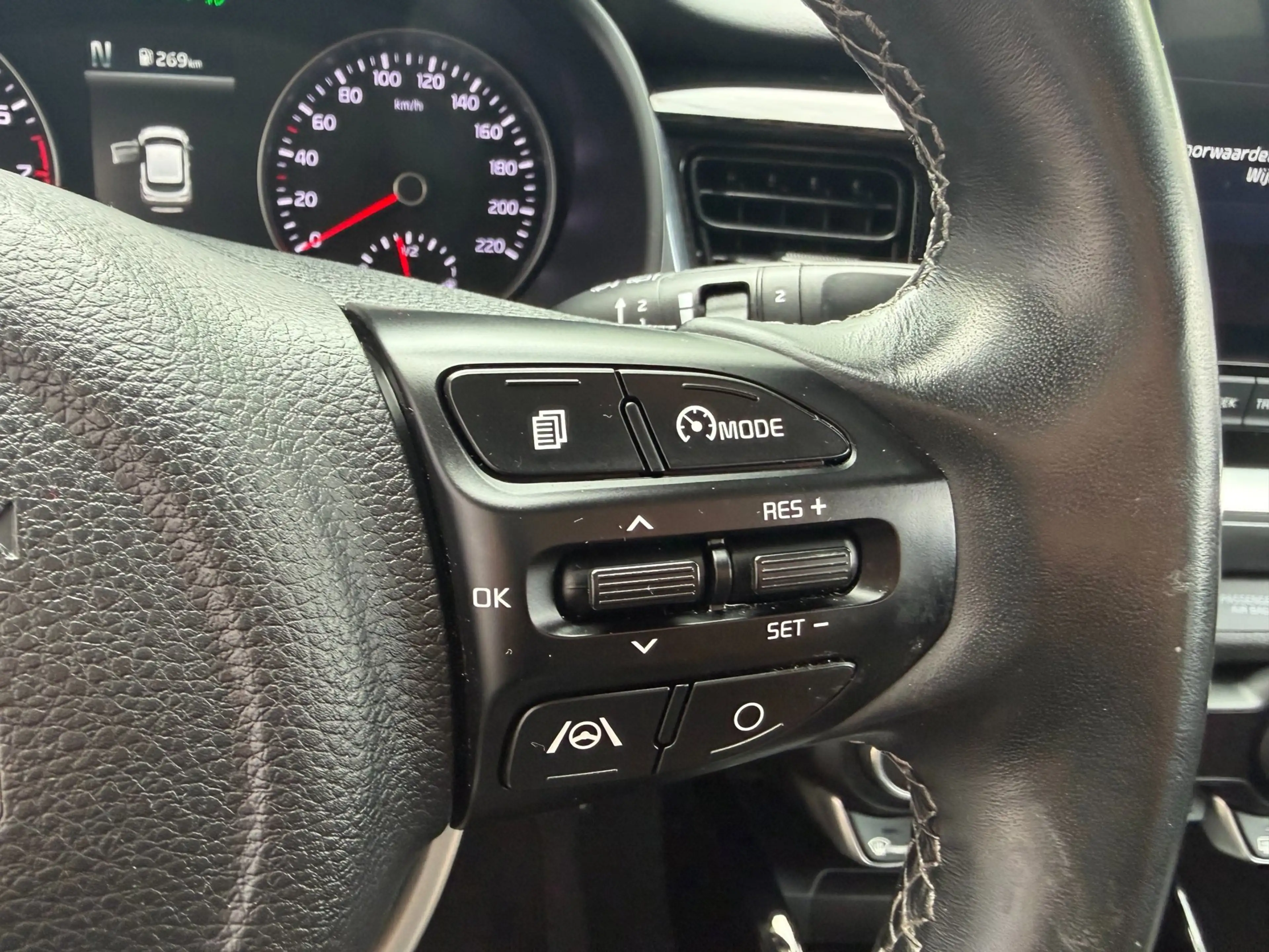 Kia Stonic 1.0 T-GDi MHEV DynamicPlusLine / Camera / Keyless — photo 20