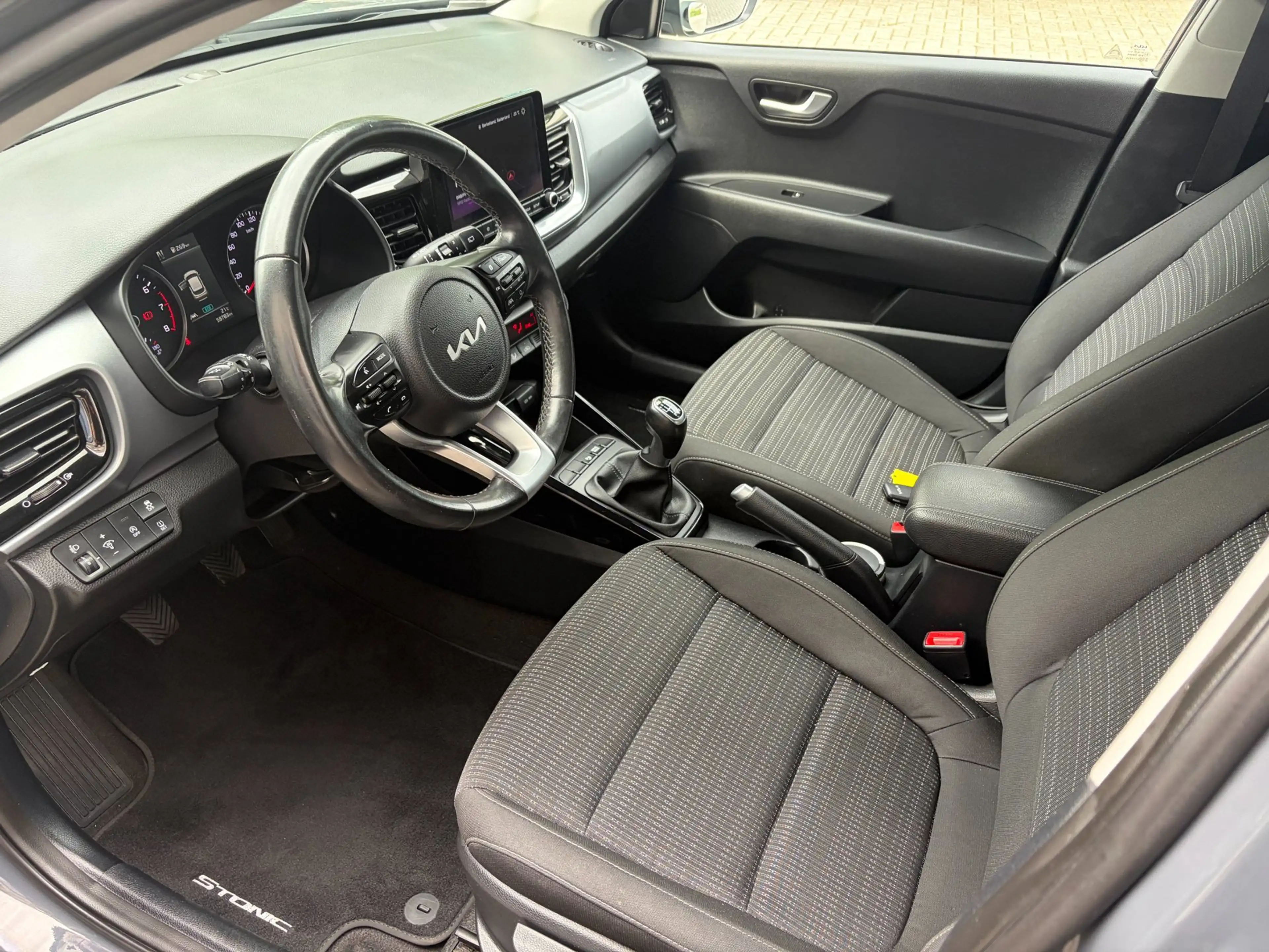 Kia Stonic 1.0 T-GDi MHEV DynamicPlusLine / Camera / Keyless — photo 5