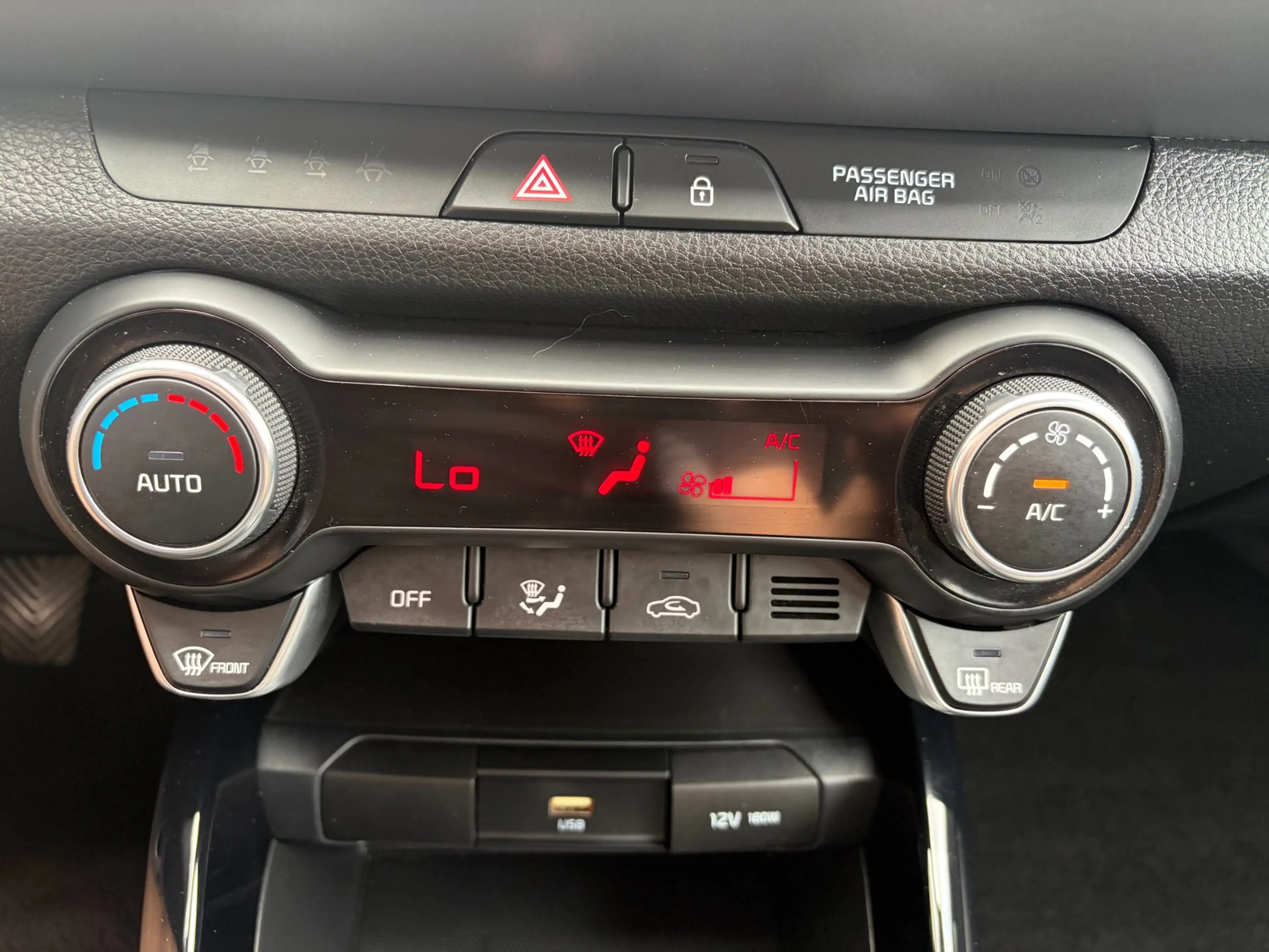 Kia Stonic 1.0 T-GDi MHEV DynamicPlusLine / Camera / Keyless — photo 27
