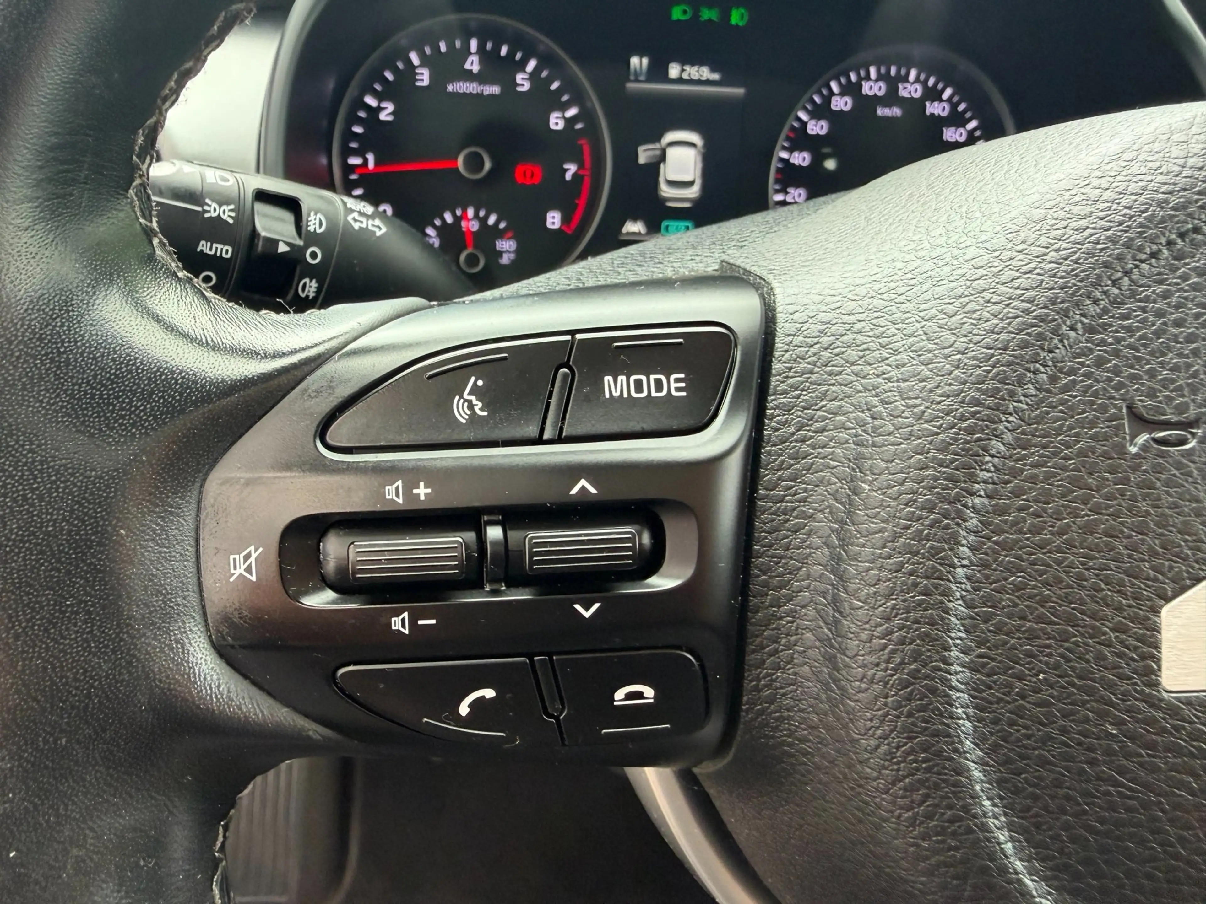 Kia Stonic 1.0 T-GDi MHEV DynamicPlusLine / Camera / Keyless — photo 19