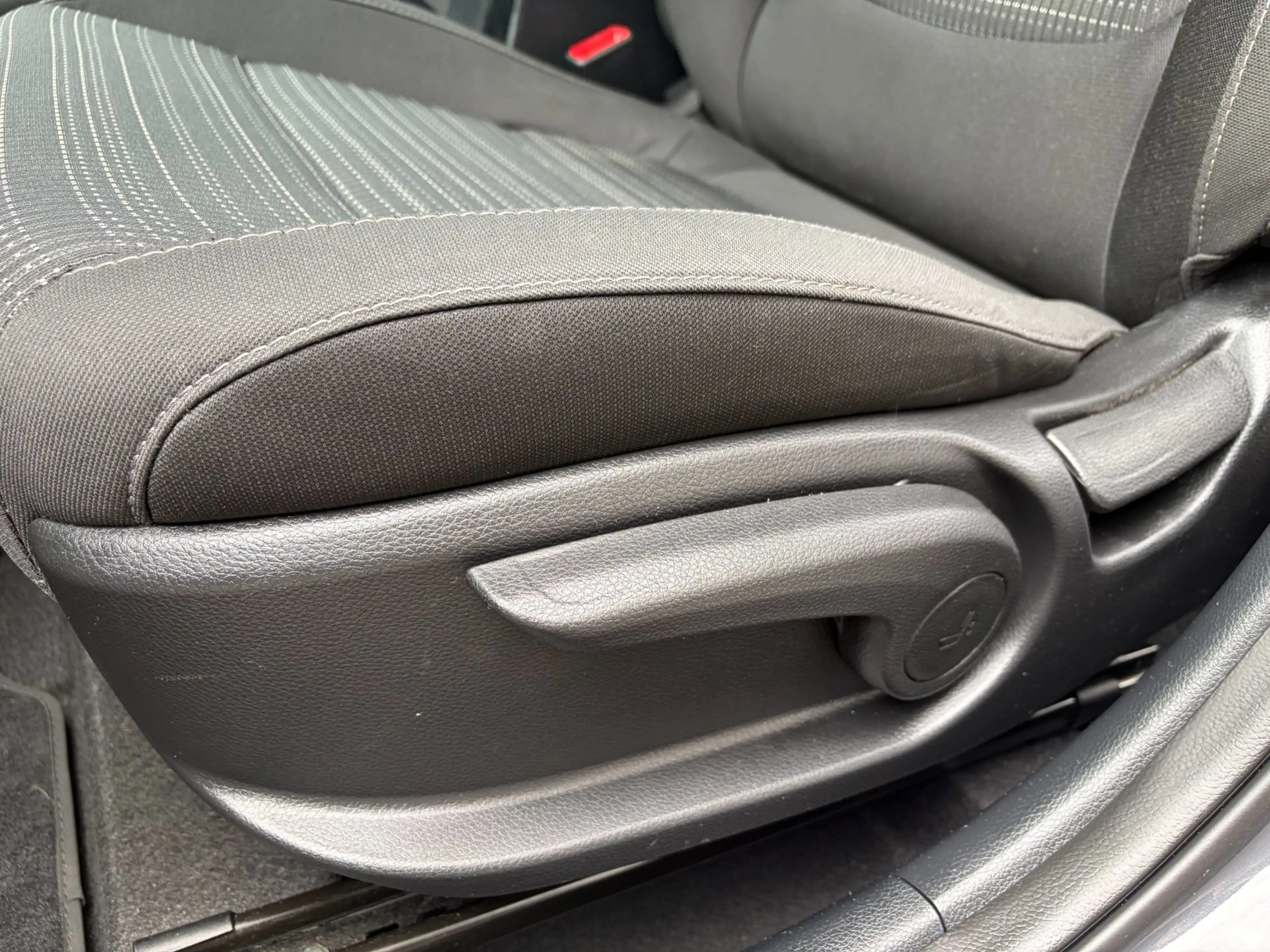 Kia Stonic 1.0 T-GDi MHEV DynamicPlusLine / Camera / Keyless — photo 11