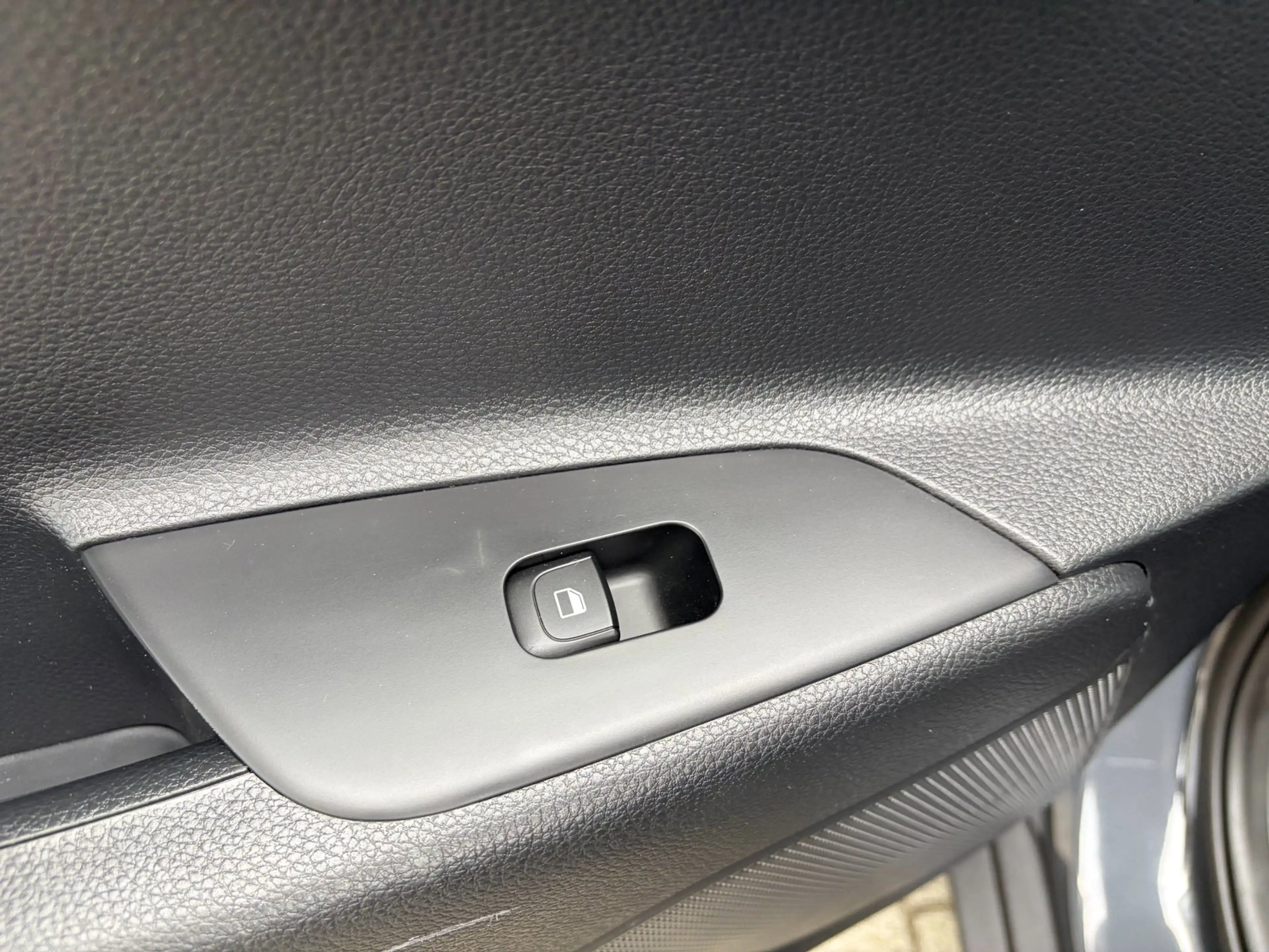 Kia Stonic 1.0 T-GDi MHEV DynamicPlusLine / Camera / Keyless — photo 13
