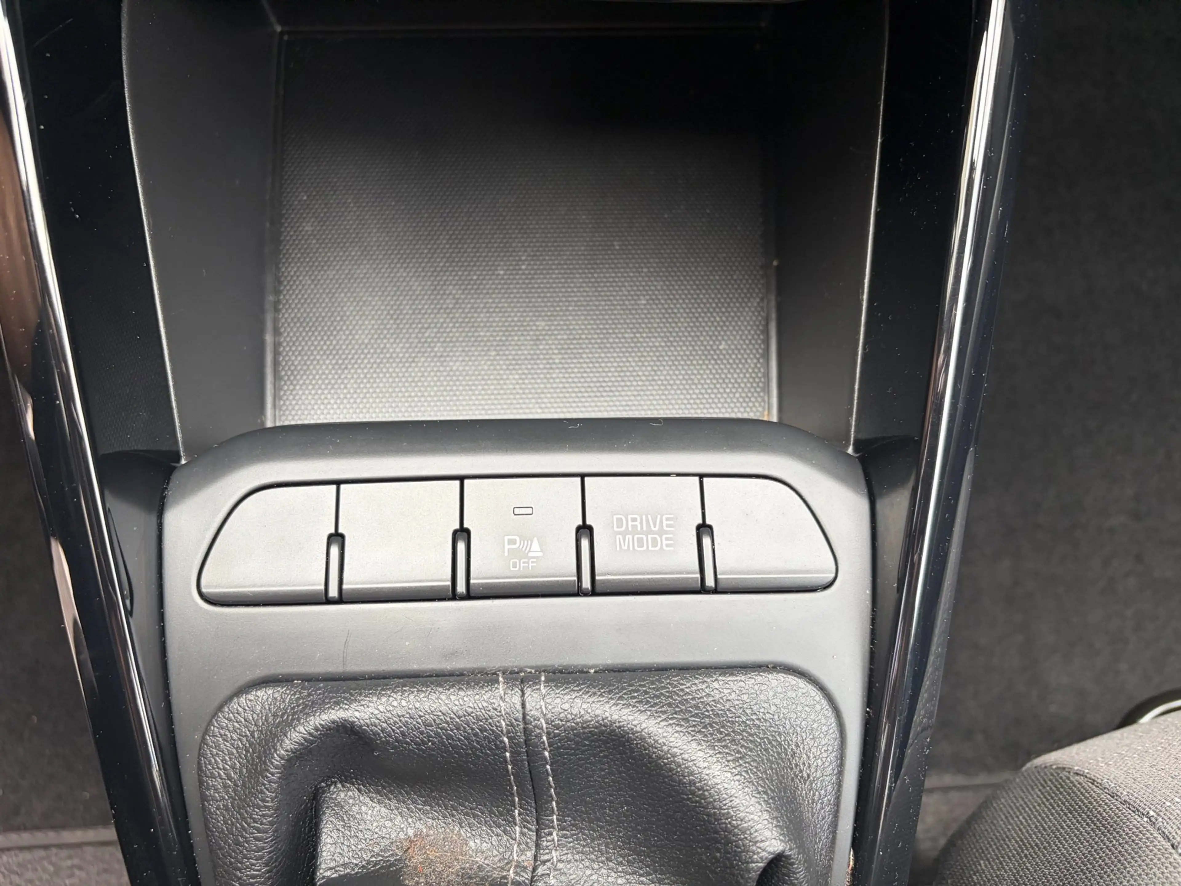Kia Stonic 1.0 T-GDi MHEV DynamicPlusLine / Camera / Keyless — photo 28