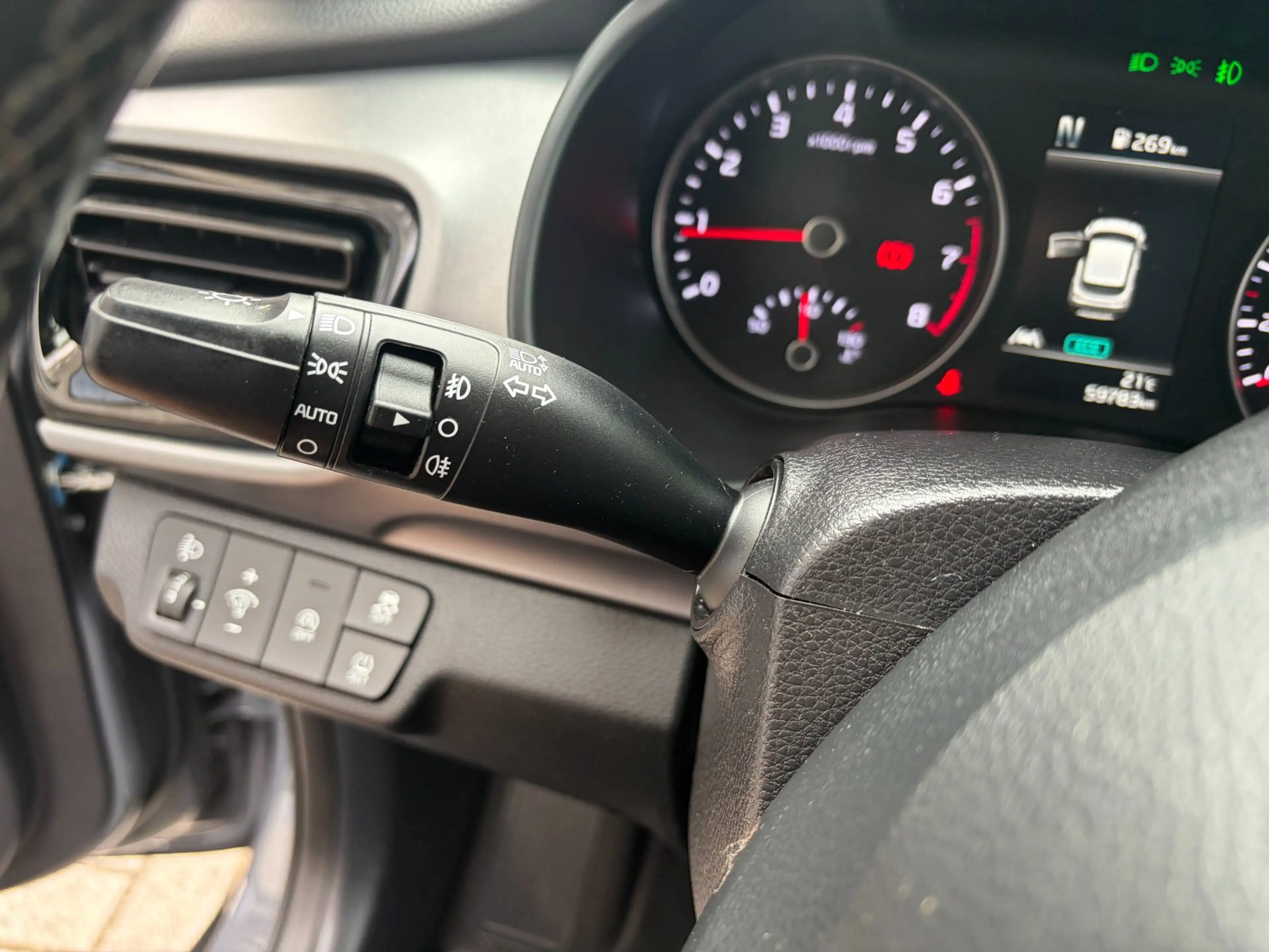 Kia Stonic 1.0 T-GDi MHEV DynamicPlusLine / Camera / Keyless — photo 21