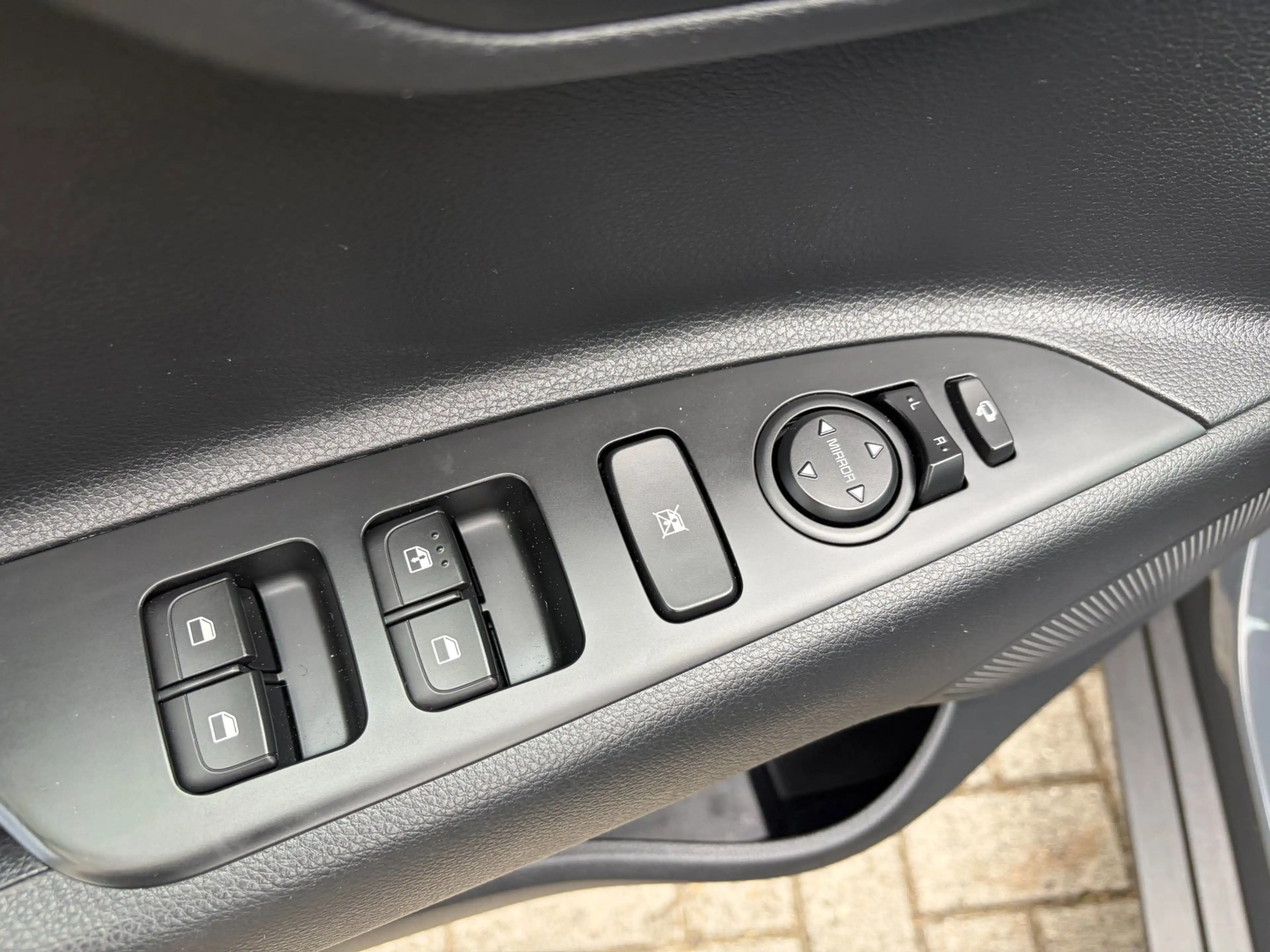 Kia Stonic 1.0 T-GDi MHEV DynamicPlusLine / Camera / Keyless — photo 10