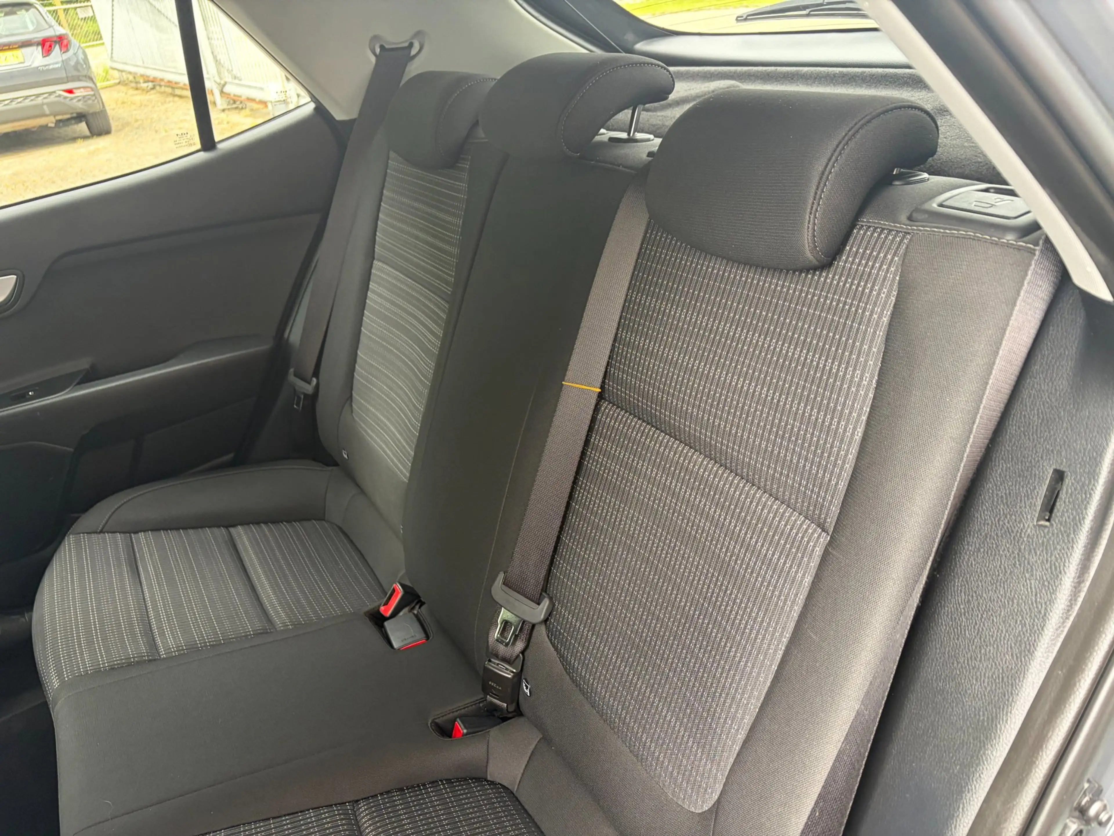 Kia Stonic 1.0 T-GDi MHEV DynamicPlusLine / Camera / Keyless — photo 15