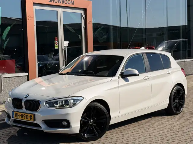 BMW 1 Series view 3