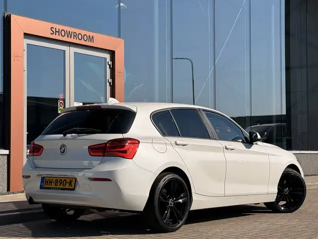 BMW 1 Series view 13
