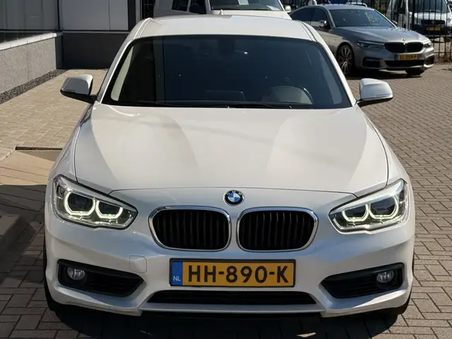 BMW 1 Series view 8