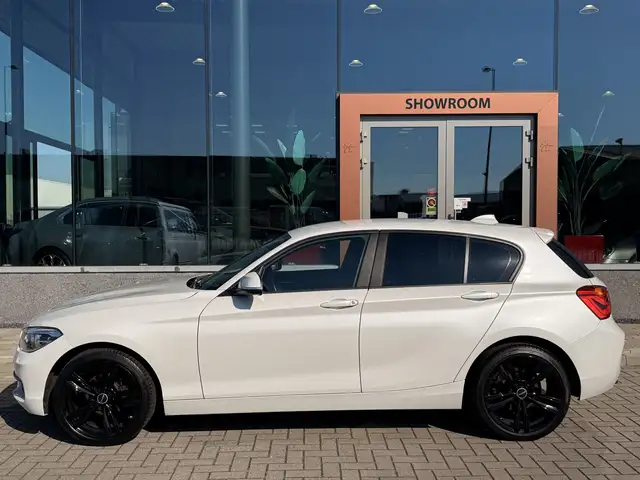 BMW 1 Series view 6